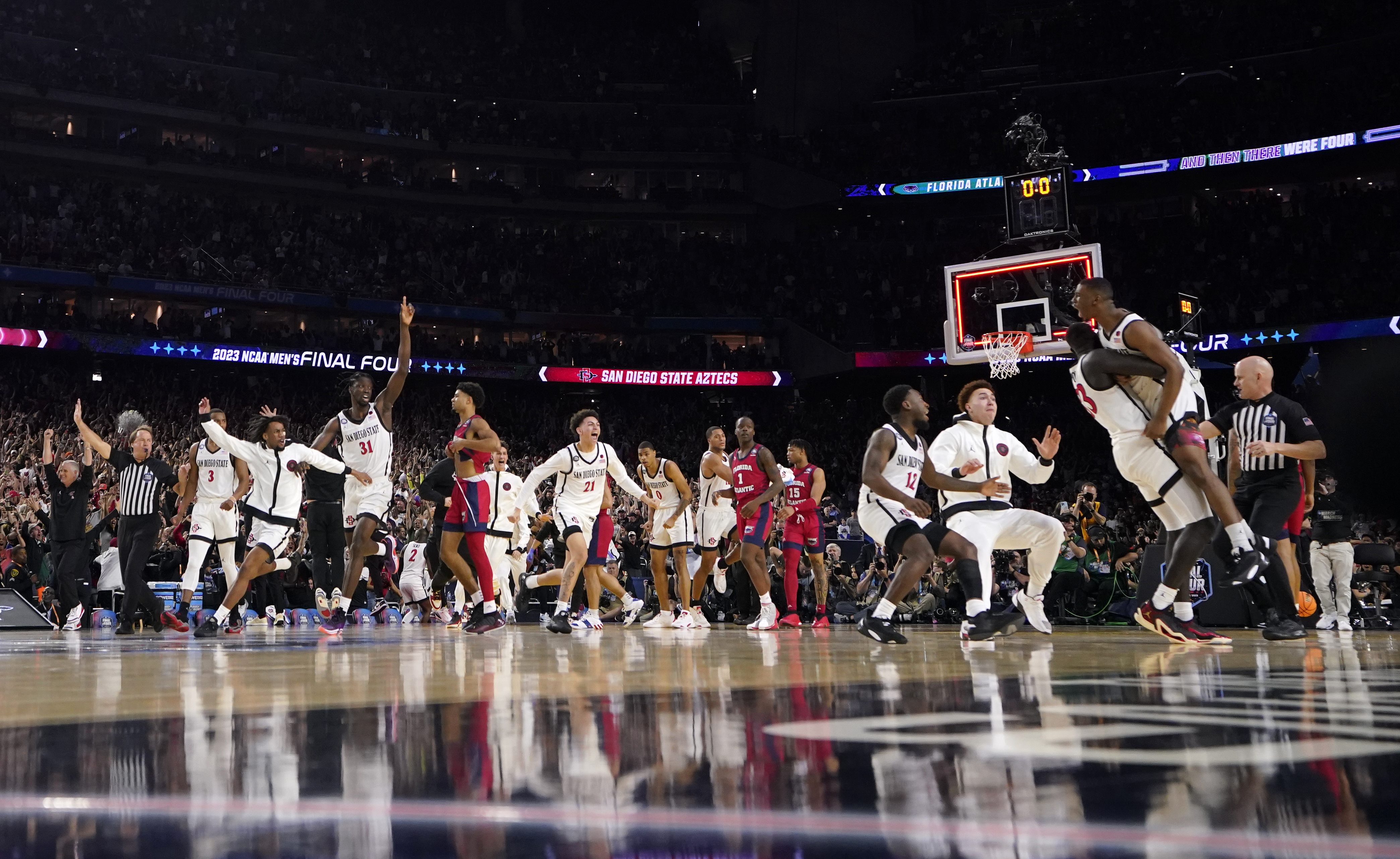 Butler's buzzer-beater sends San Diego State to title game