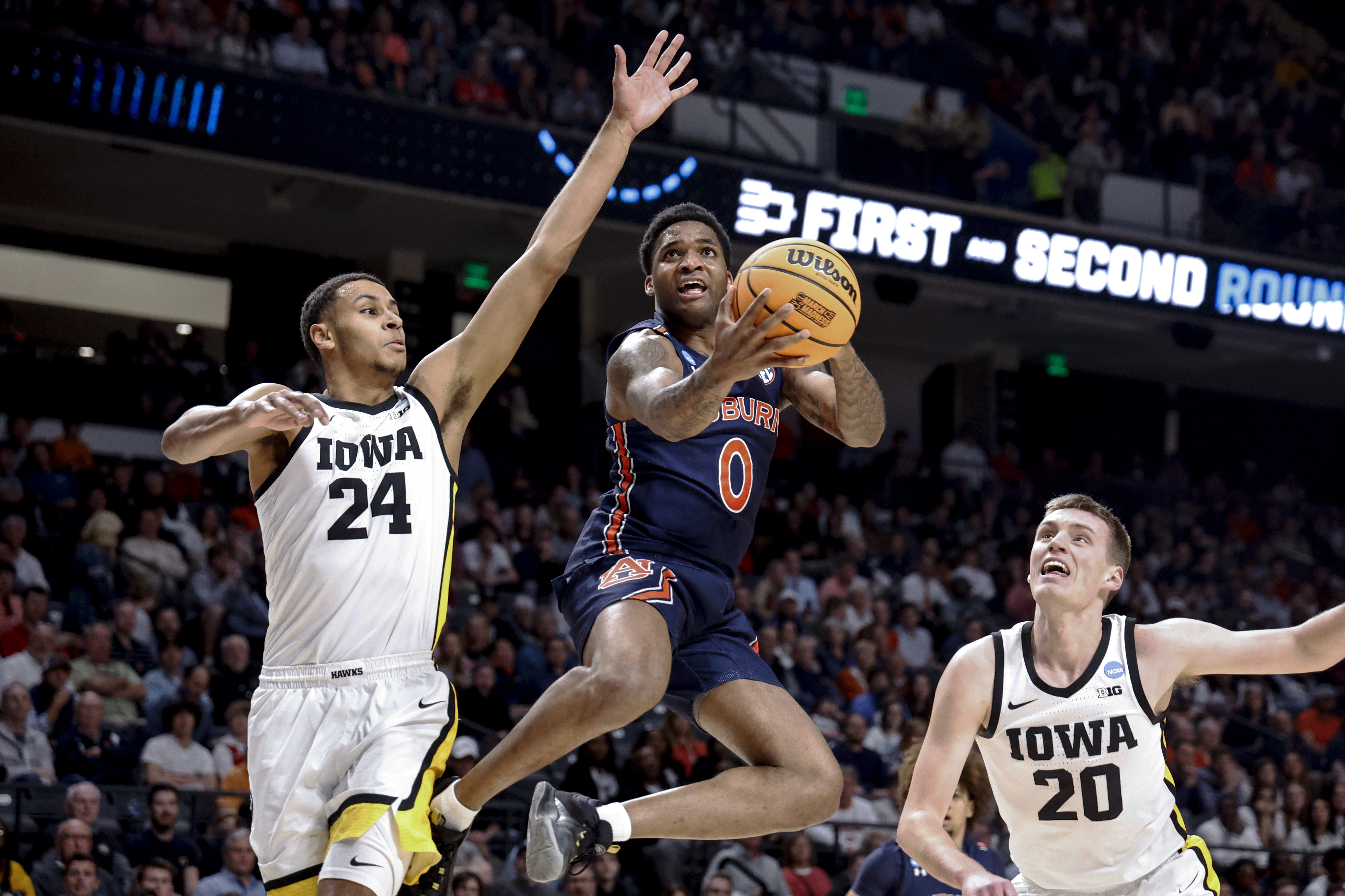 Auburn defeats Iowa and advances to the round of 32