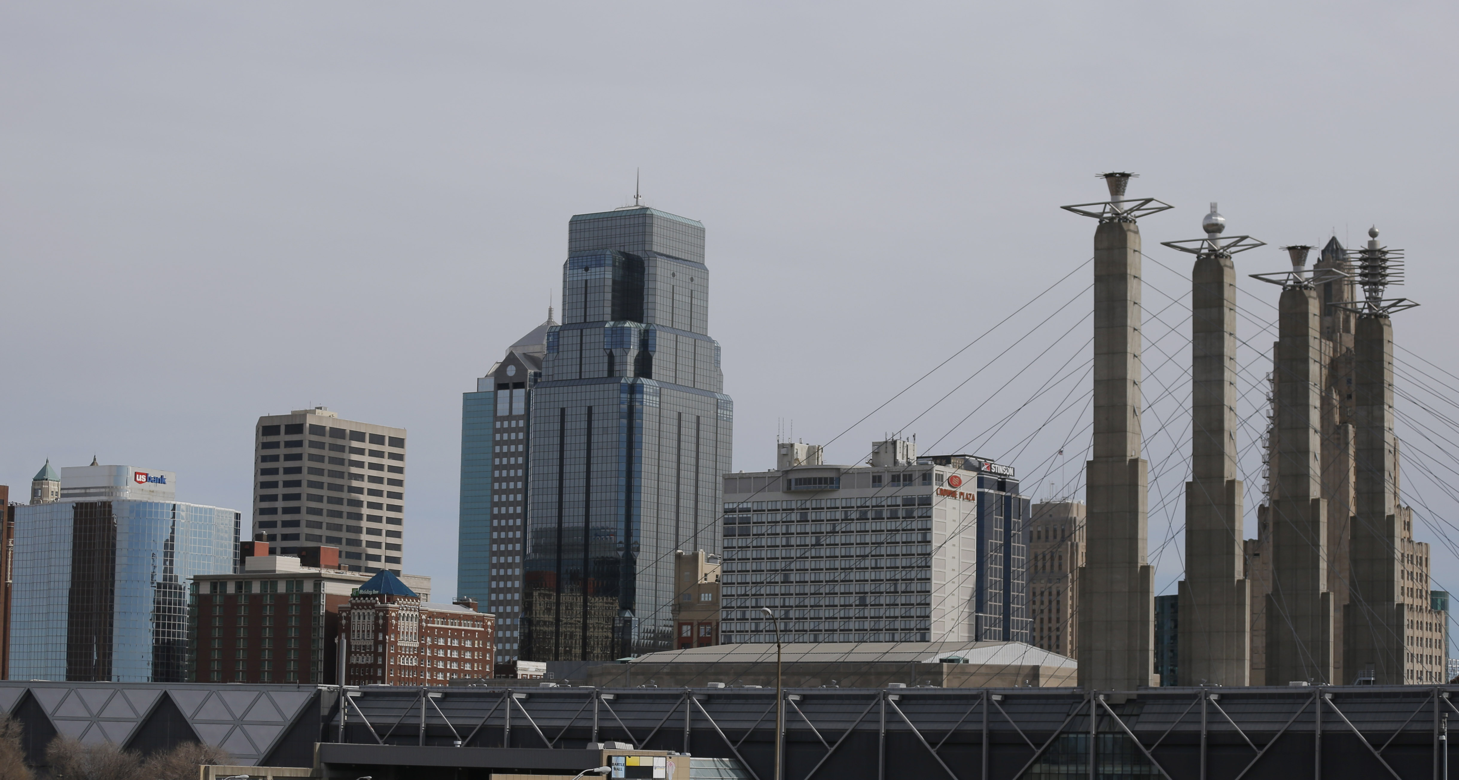 Kansas City Chiefs/geha Field/arrowhead Stadium With Skyline 