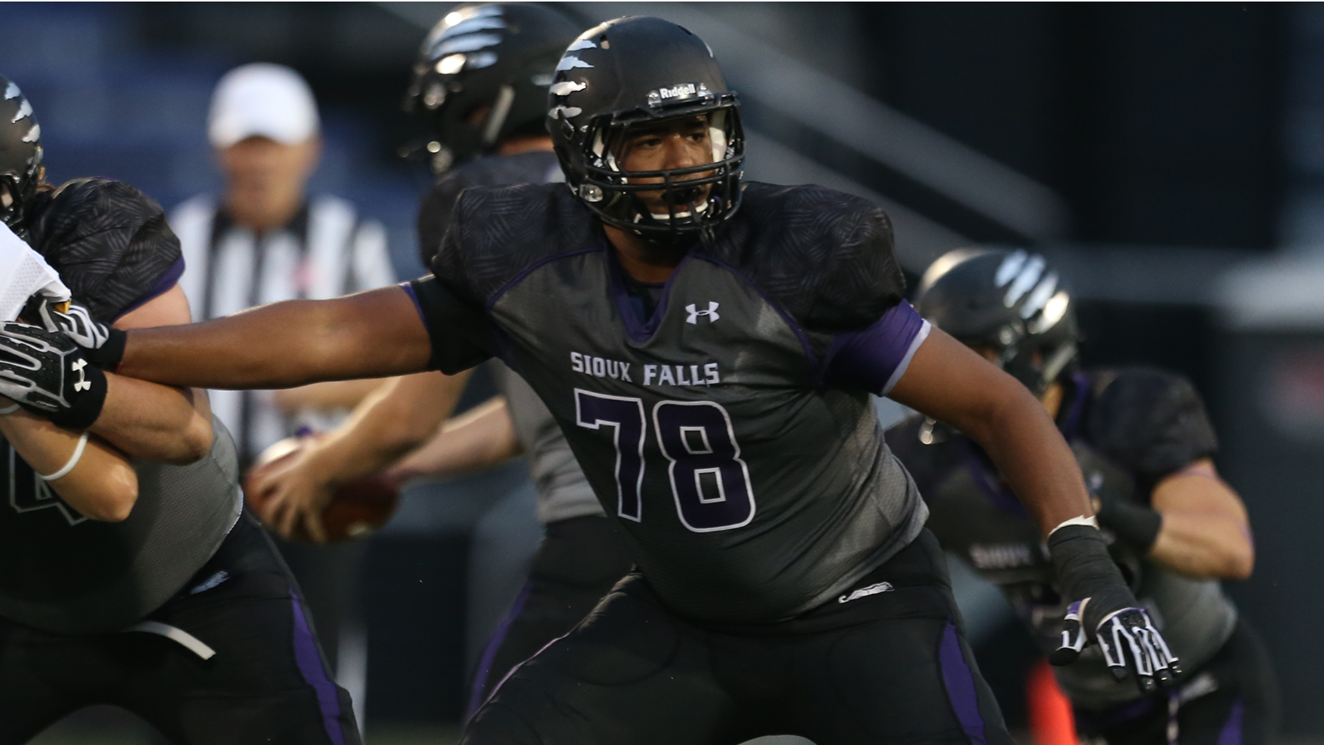 USF Football's Trey Pipkins selected in third round of NFL Draft by Los  Angeles Chargers