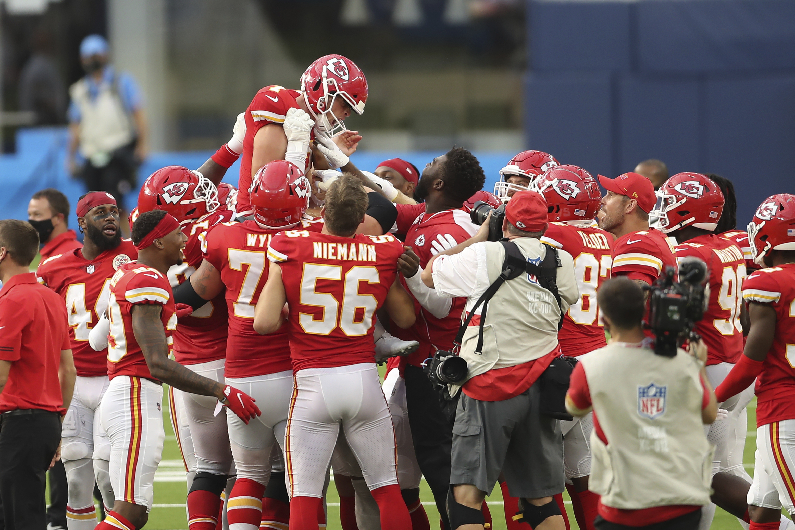 Kansas City Chiefs kicker Harrison Butker's third field goal of night gives  Chiefs 23-20 lead in fourth quarter