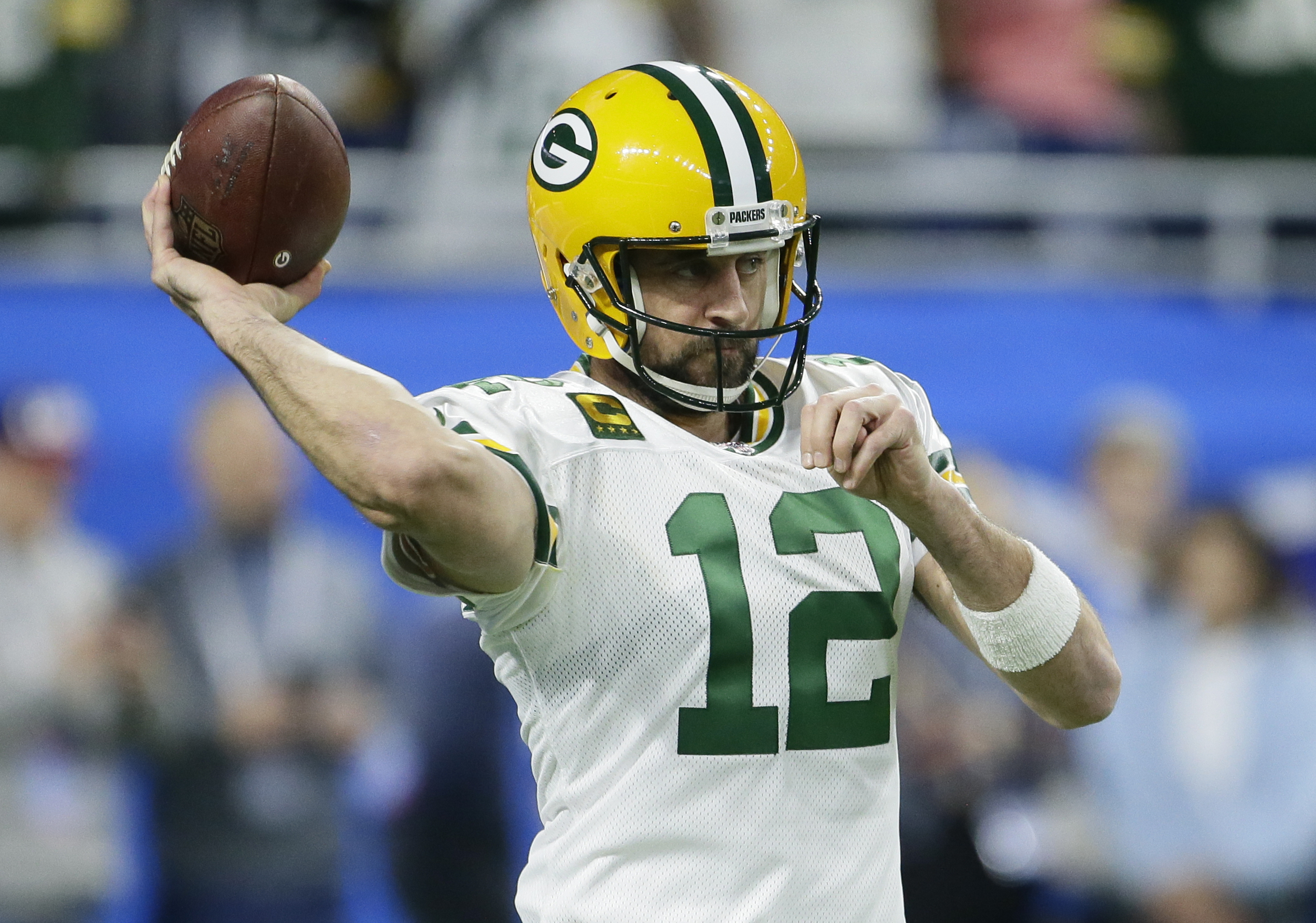 Rodgers offers personal tour of Lambeau, autographed post-game