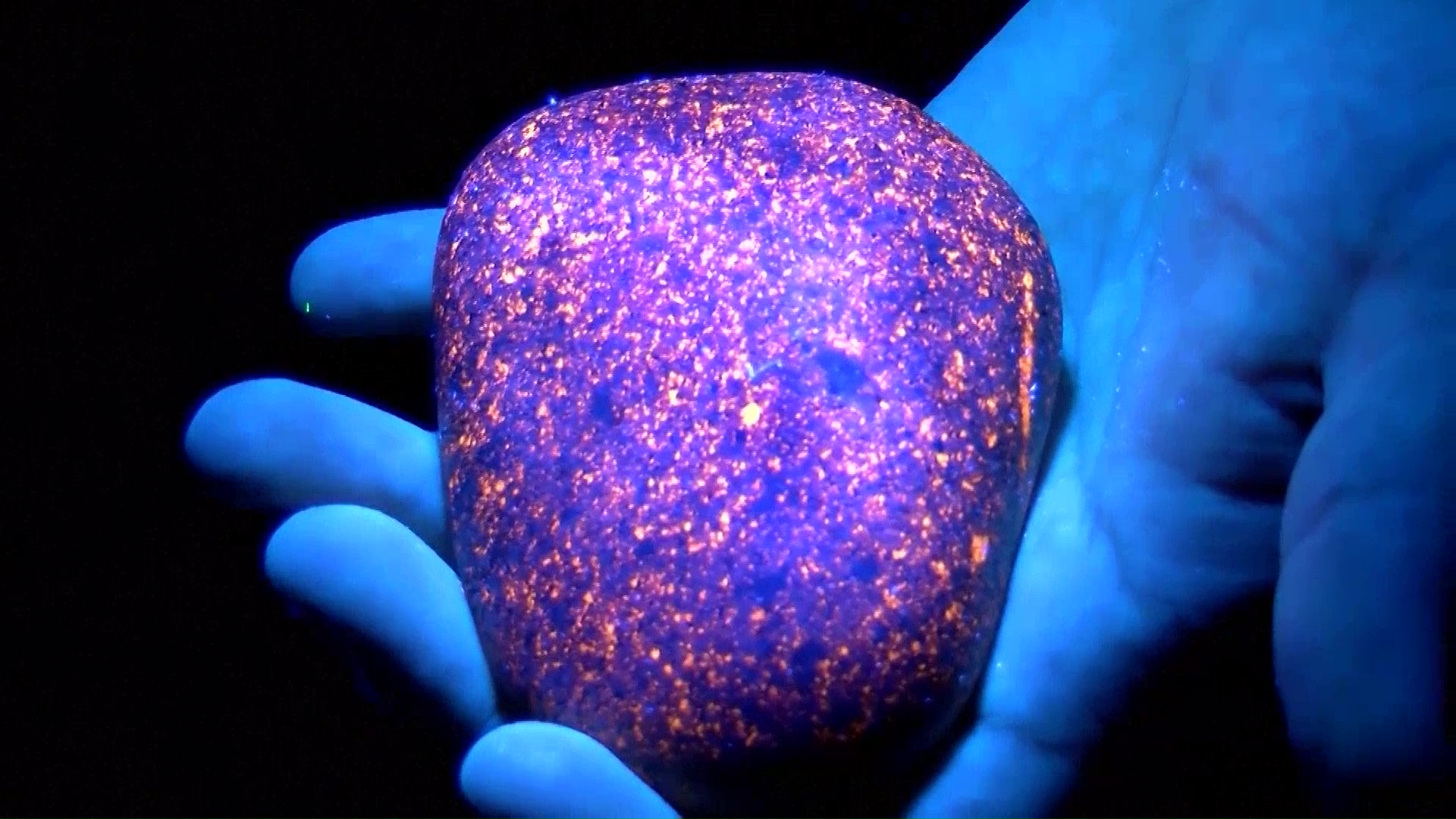 uv light on rocks