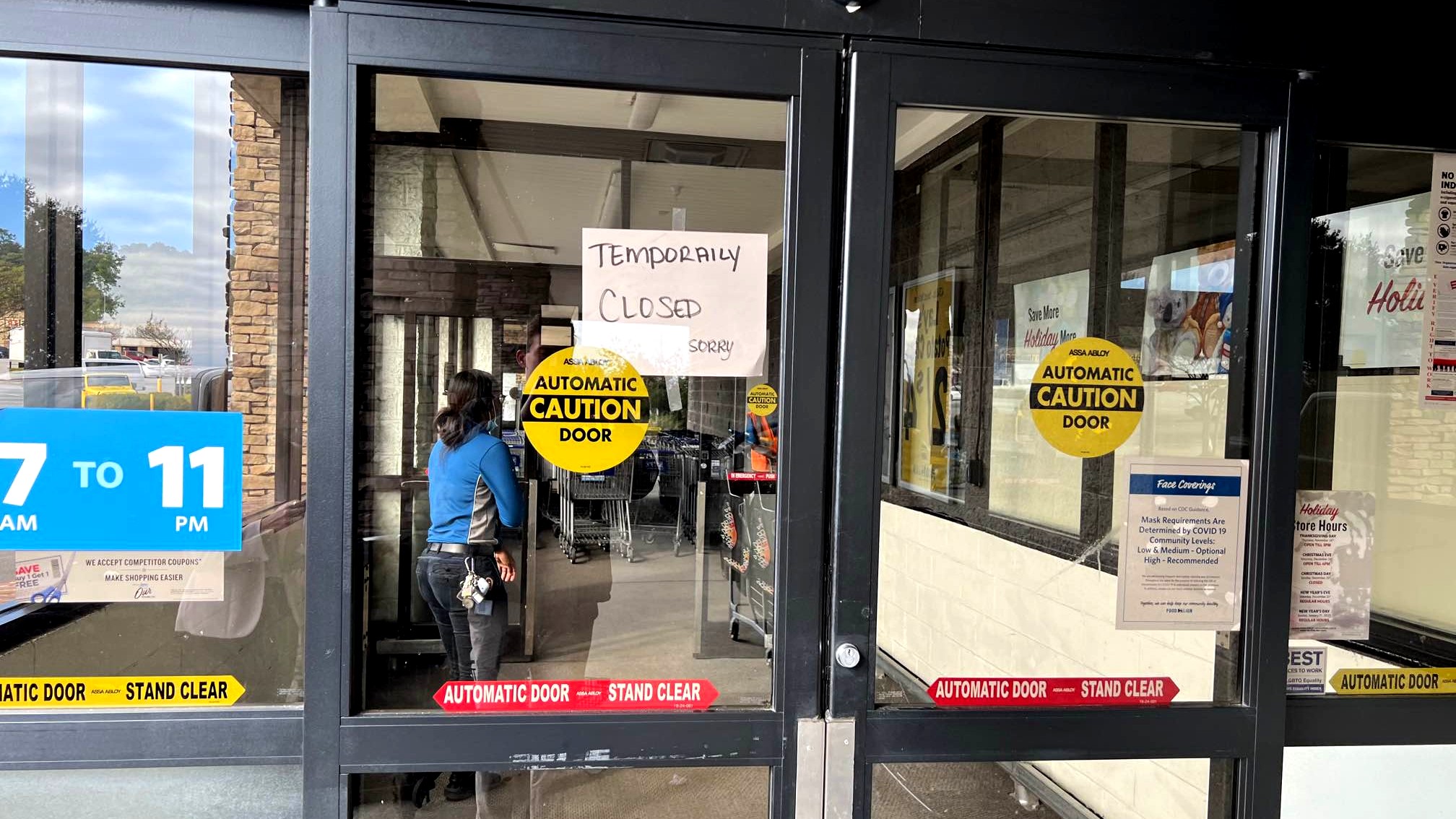 Fire closes an Augusta Food Lion on the day before Thanksgiving