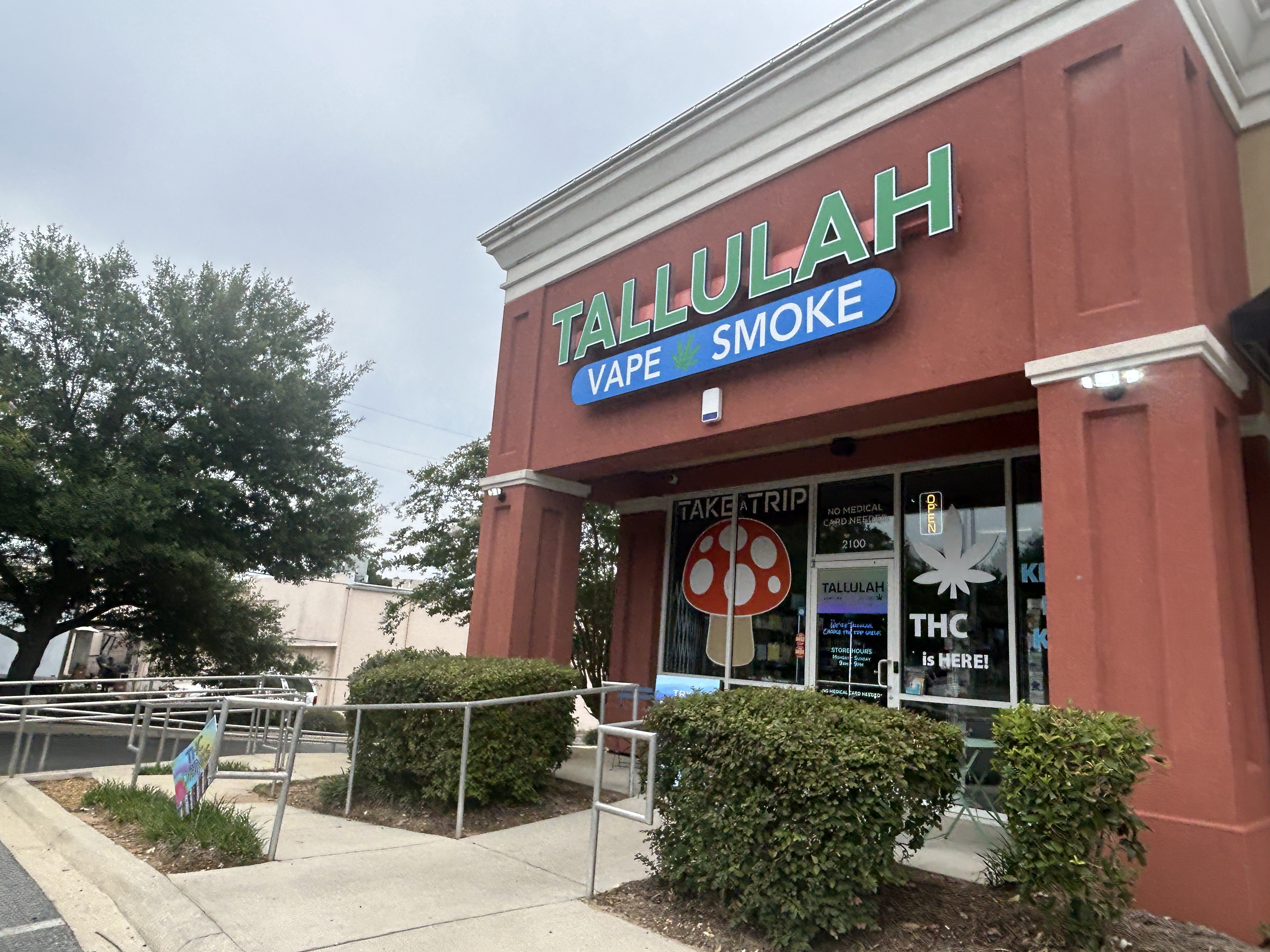 elfbar nachfüll pod läuft aus Portland Vape Shop Clerk Counter-Ambushes Robber Perfectly main image 0