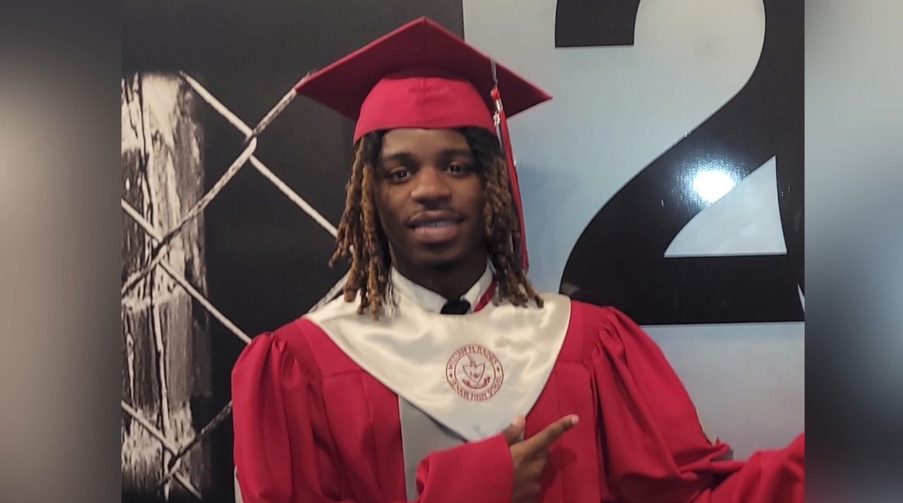卒業―GRADUATION― High school graduate's milestone moment of hope goes viral