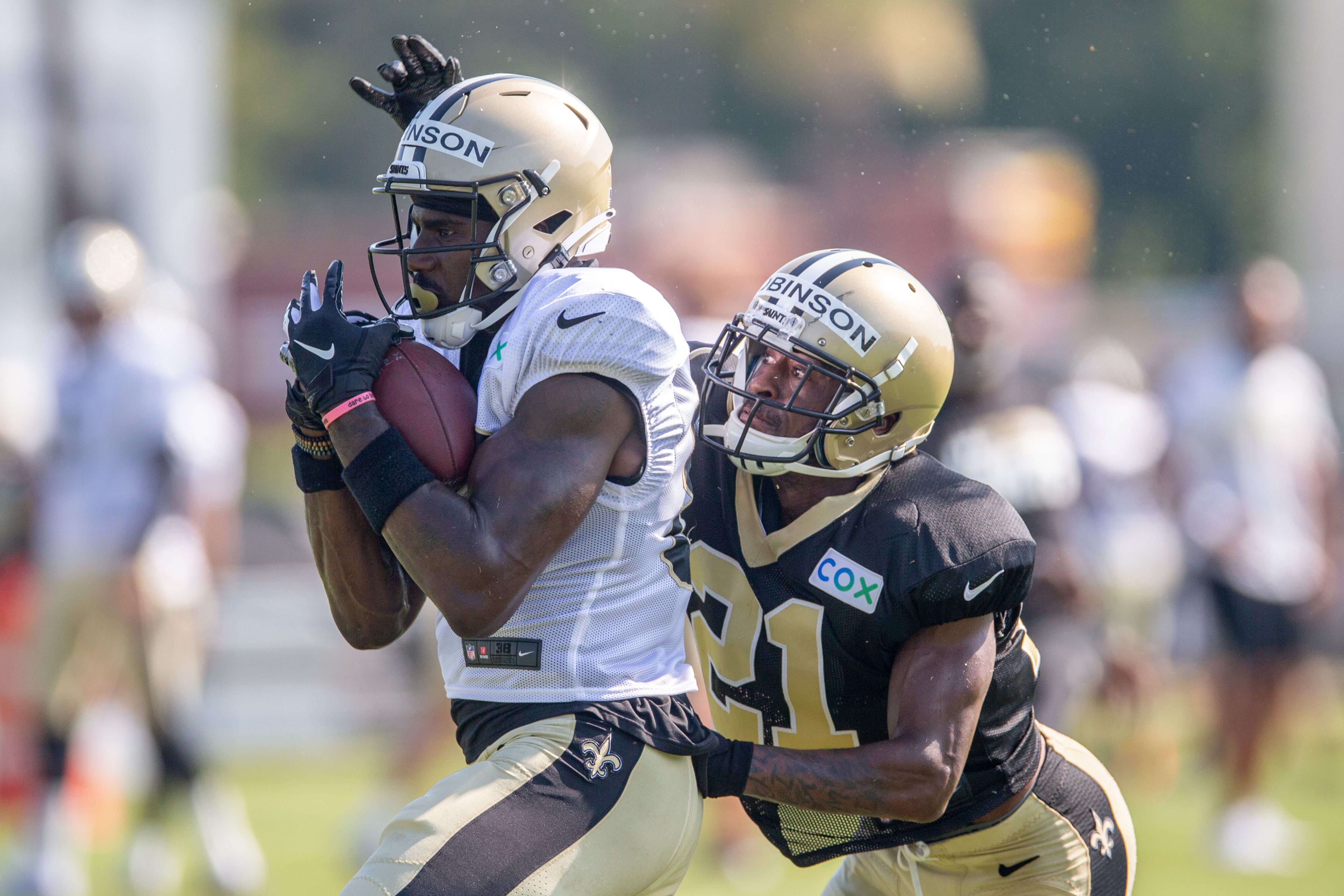 New Orleans Saints tight end Juwan Johnson (83) is tackled by San