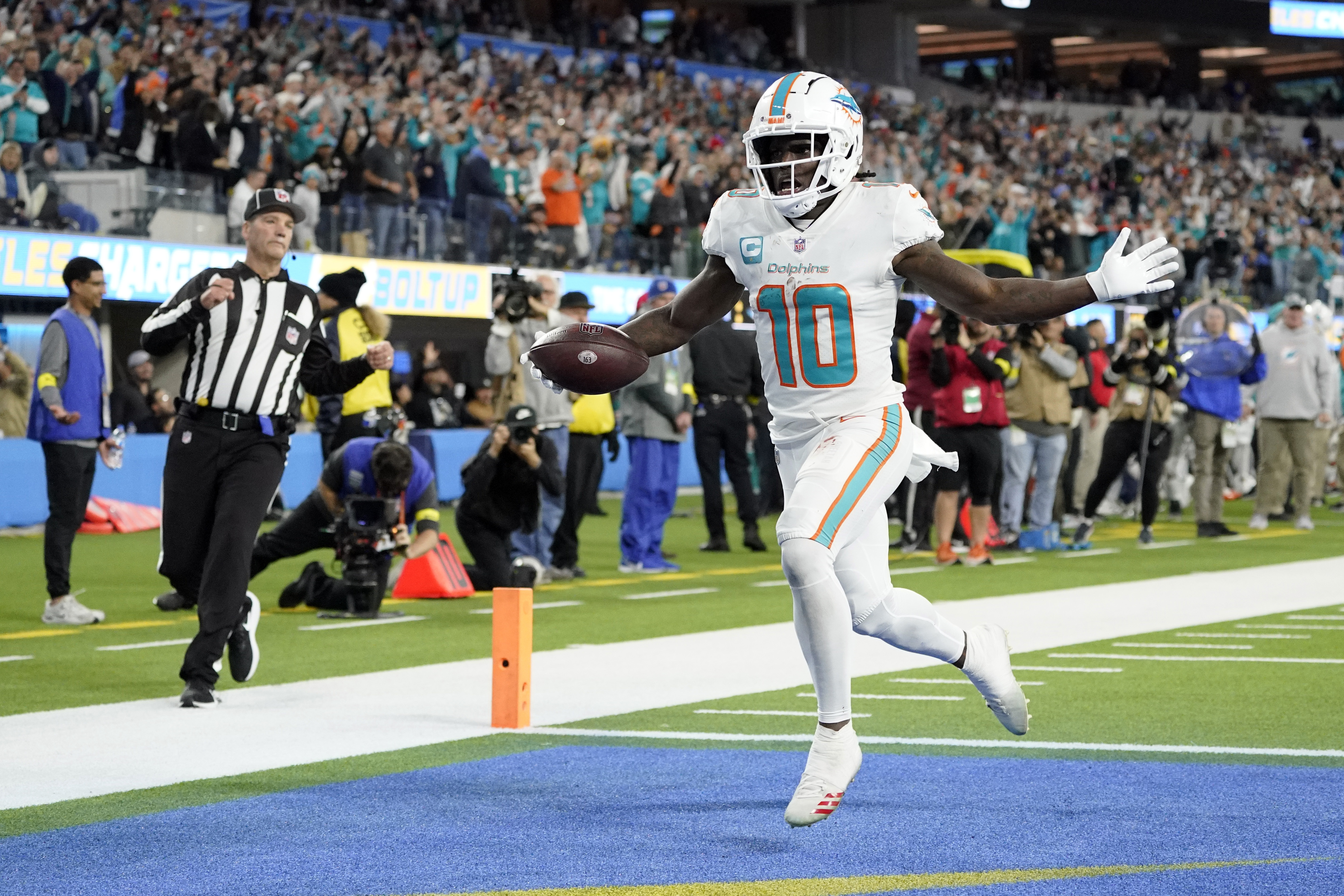 Report: Tyreek Hill says he will go to NFL Hall of Fame as a Miami