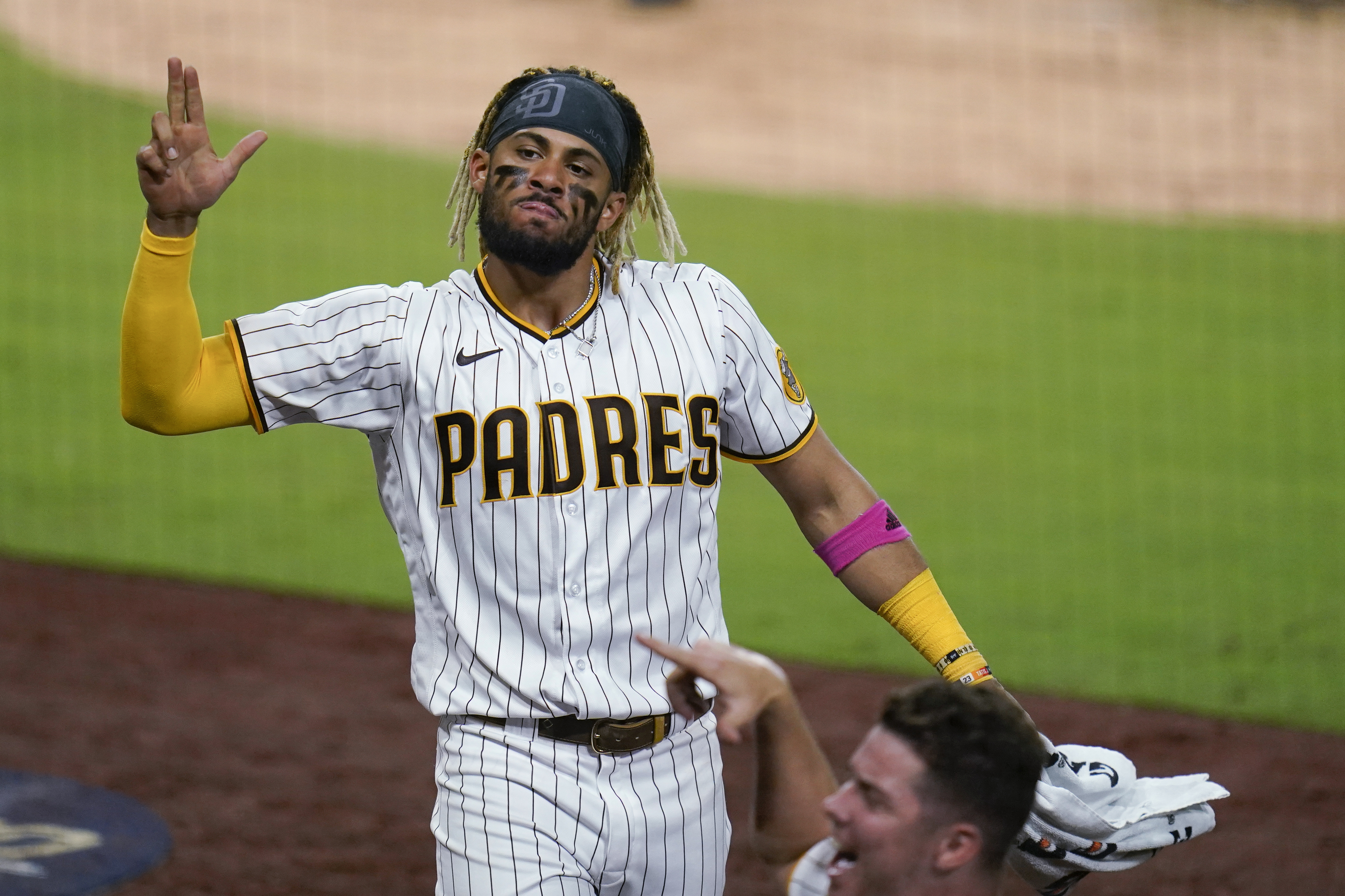 Tatis slugs 39th homer, Padres beat Giants to gain on Cards - Red