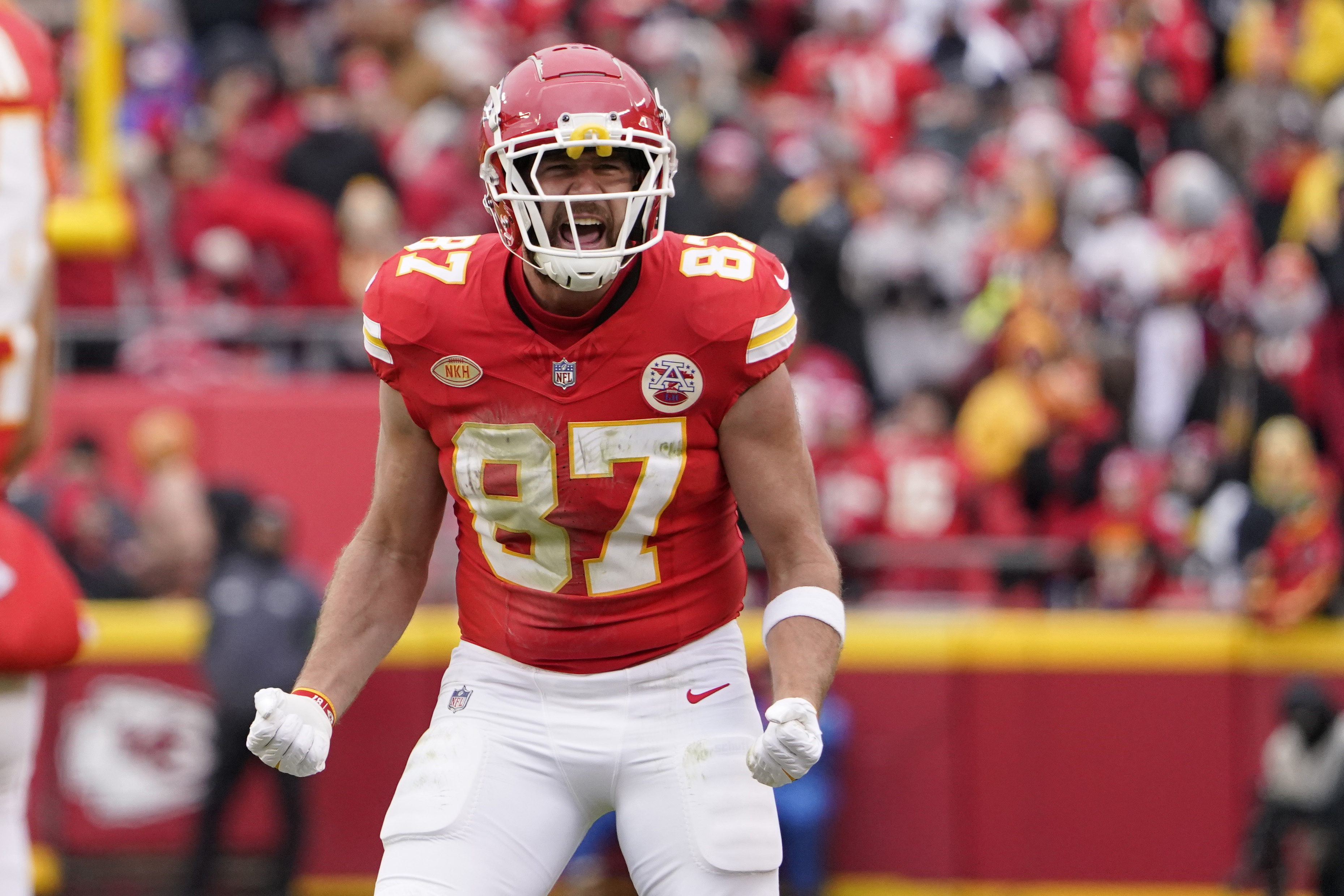 Chiefs' Andy Reid and Travis Kelce hash things out after loss against  Raiders
