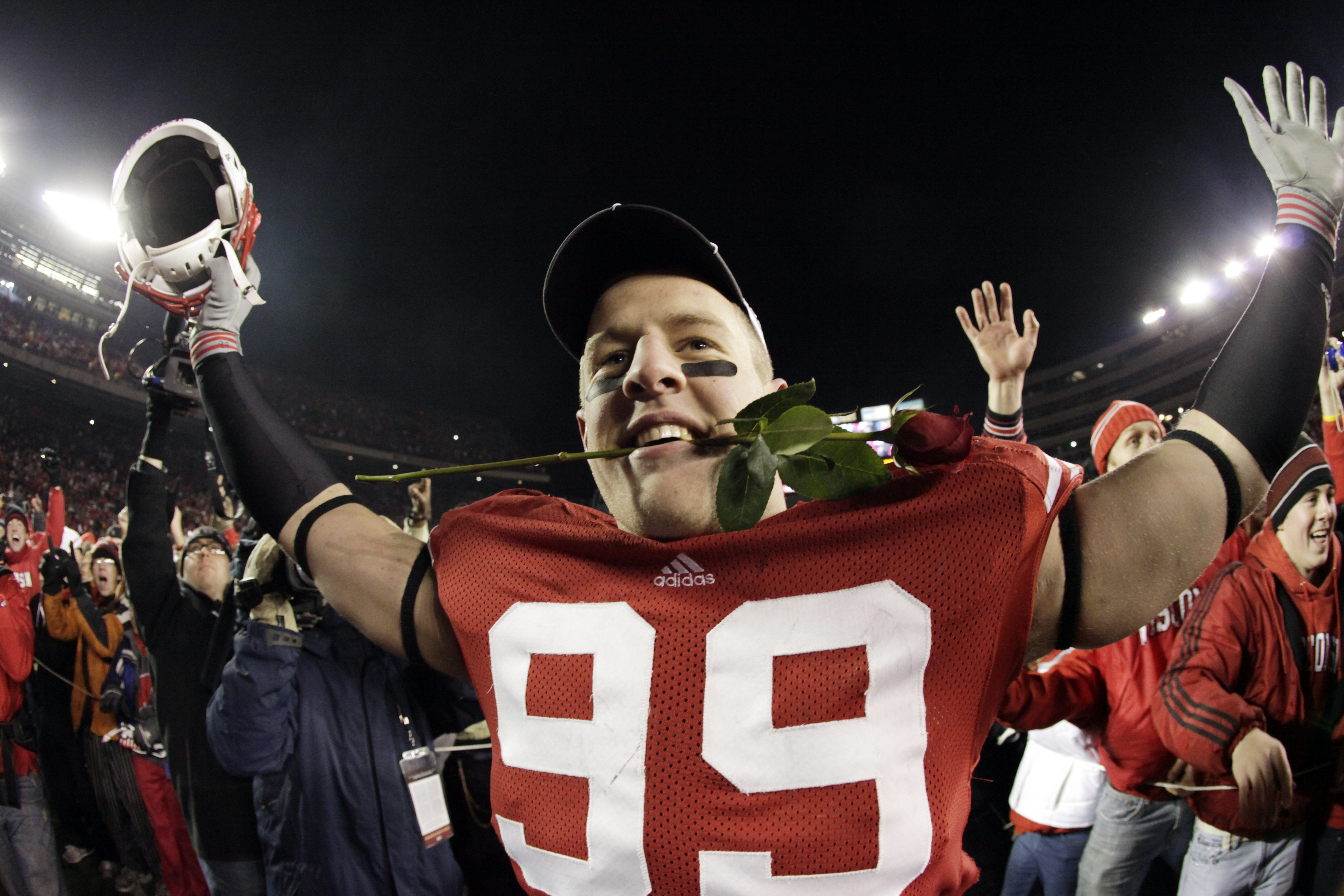 JJ Watt's hometown of Pewaukee reacts to retirement announcement