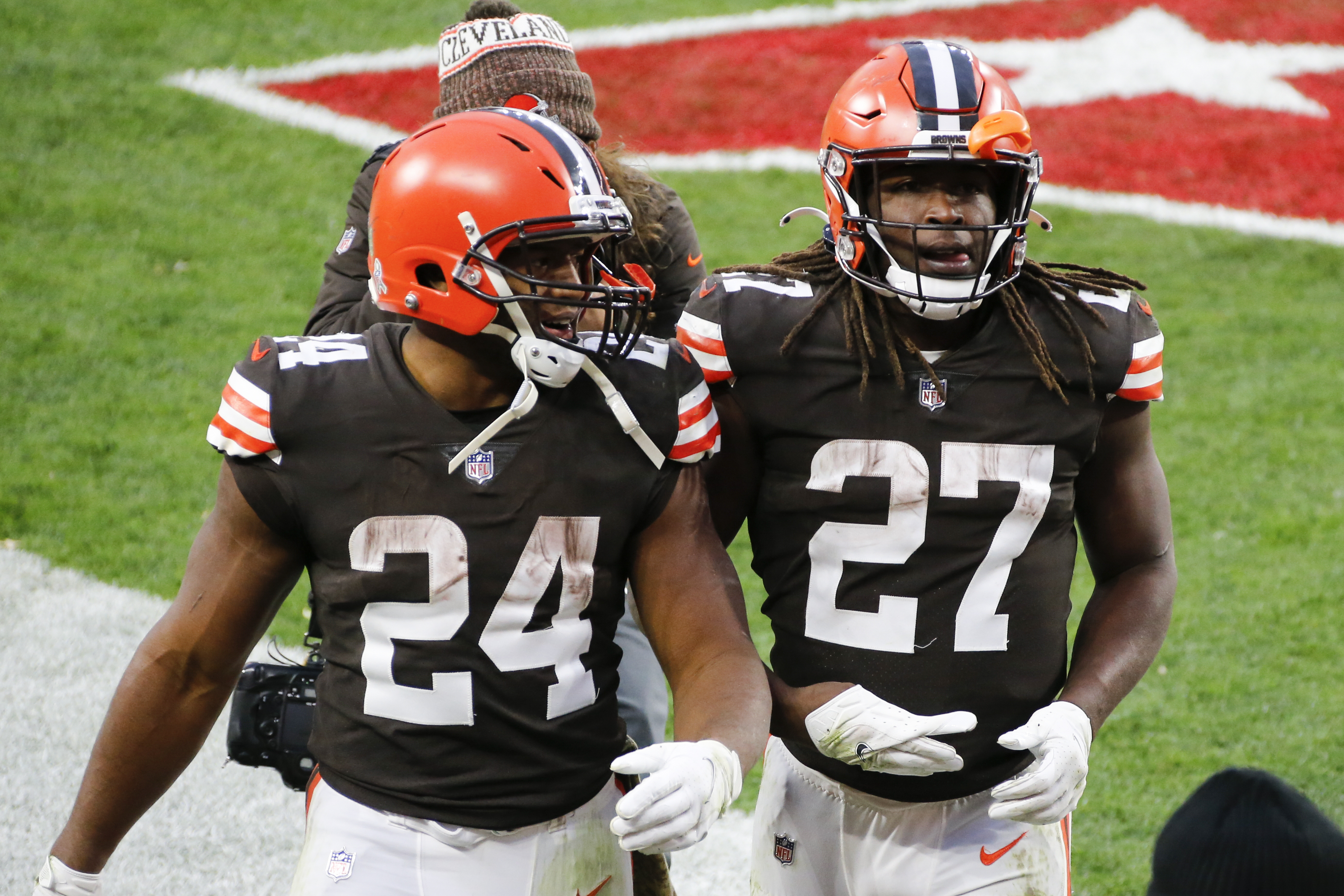 Watch live Browns tailgating videos from Muni Lot before Steelers