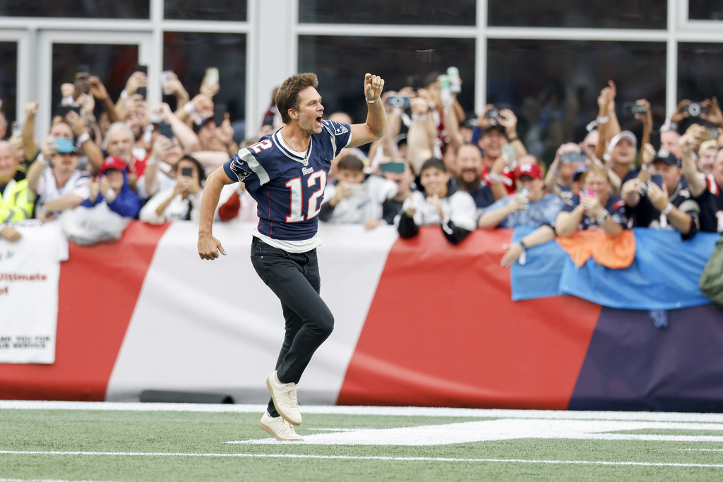 Tom Brady Returns to Hero's Welcome in New England and Declares