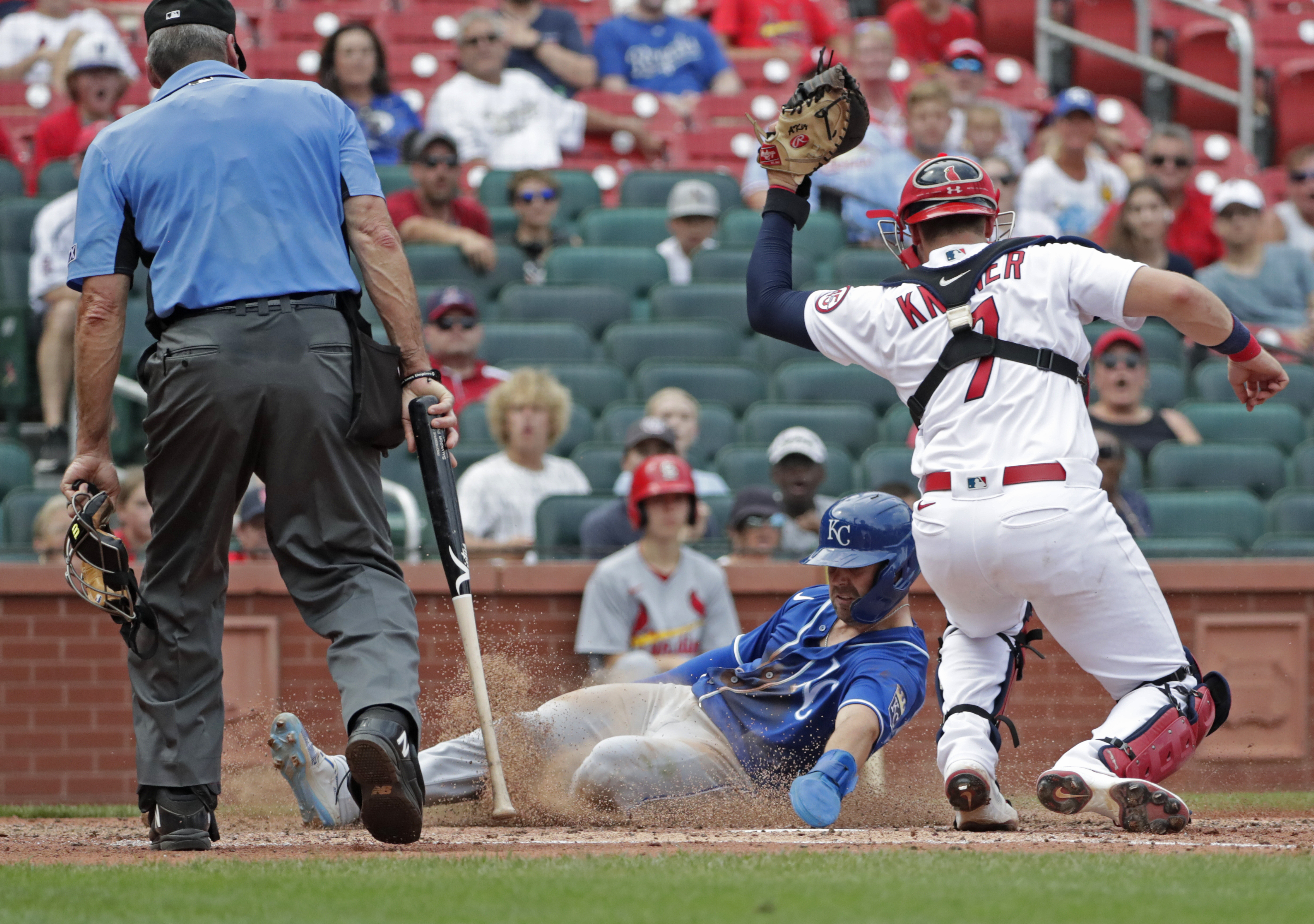 Jon Lester helps Red Sox complete sweep of Royals