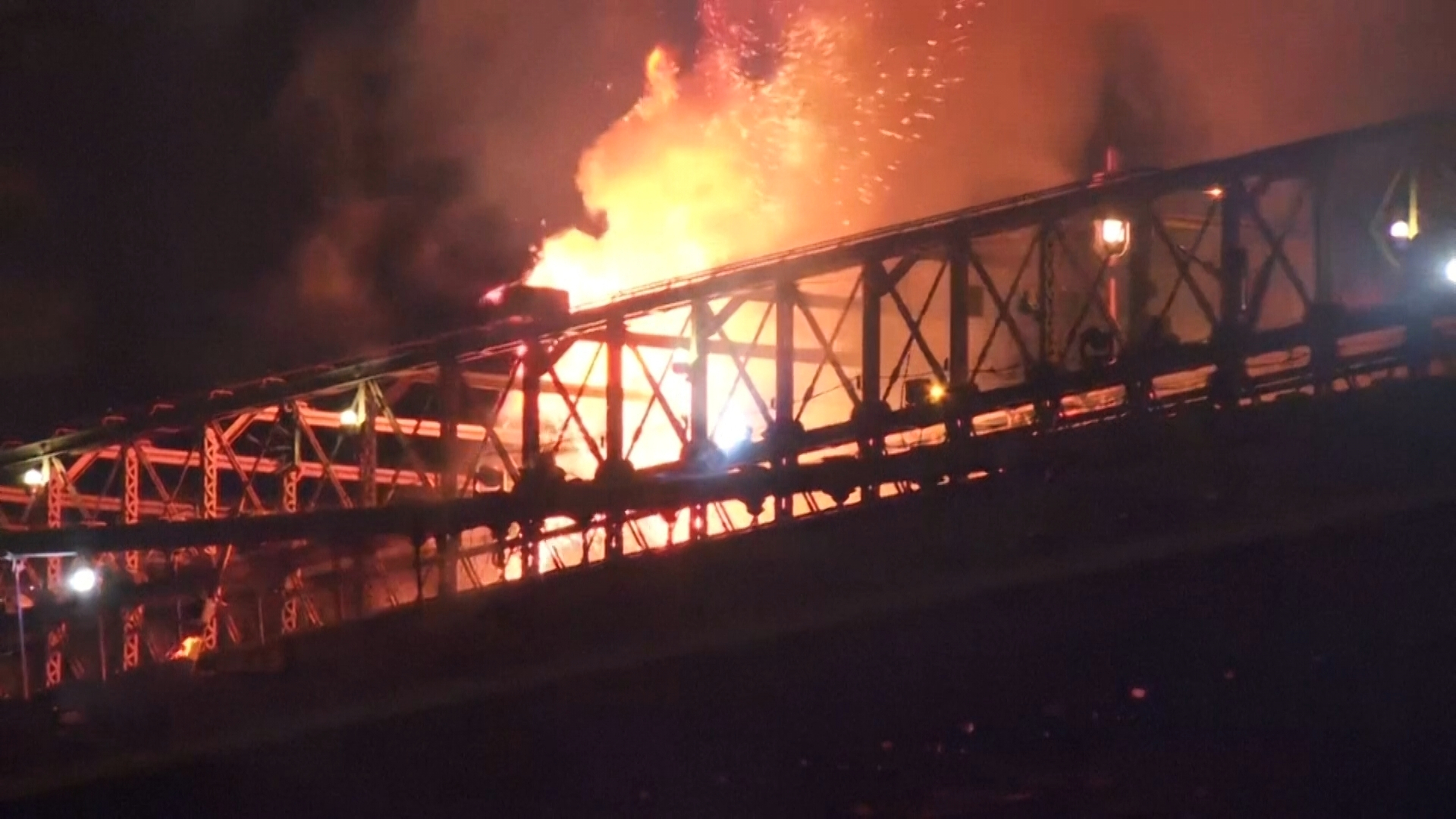 Fire breaks out on Brooklyn Bridge during New York's fireworks show