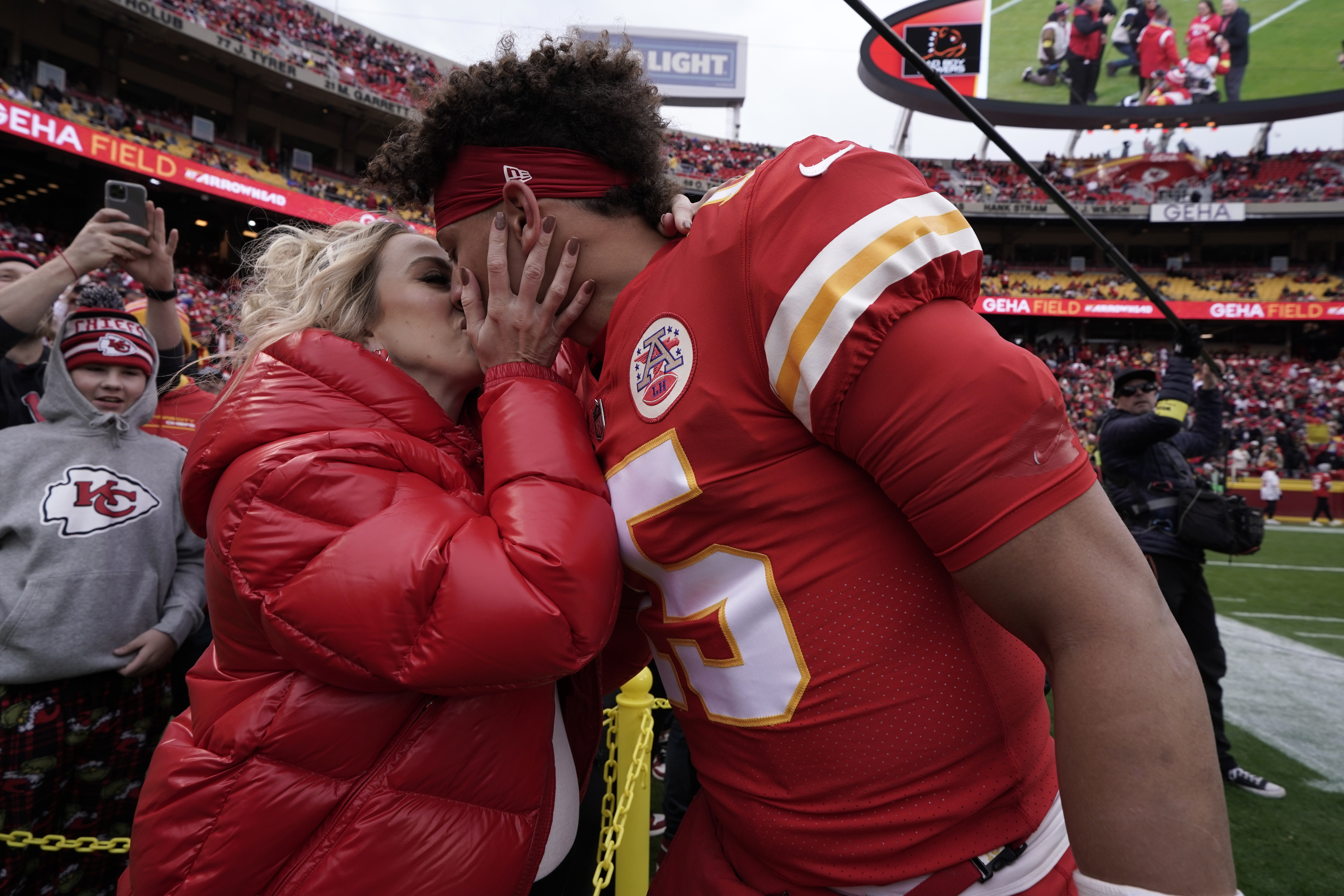 Patrick and Brittany Mahomes Bring Bronze to His 1st NFL Game