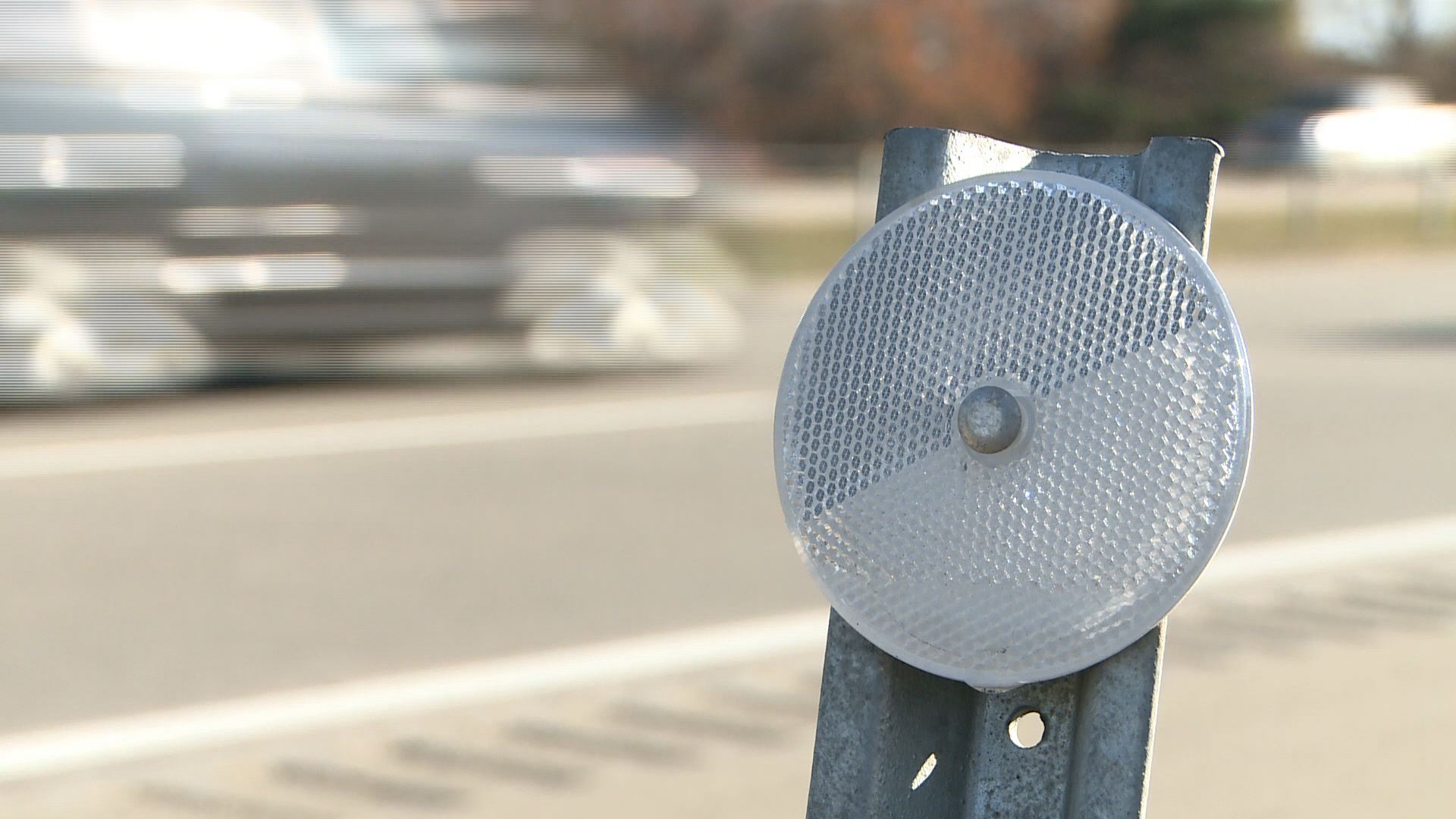 Michigan bill requires drivers use blinkers when changing lanes