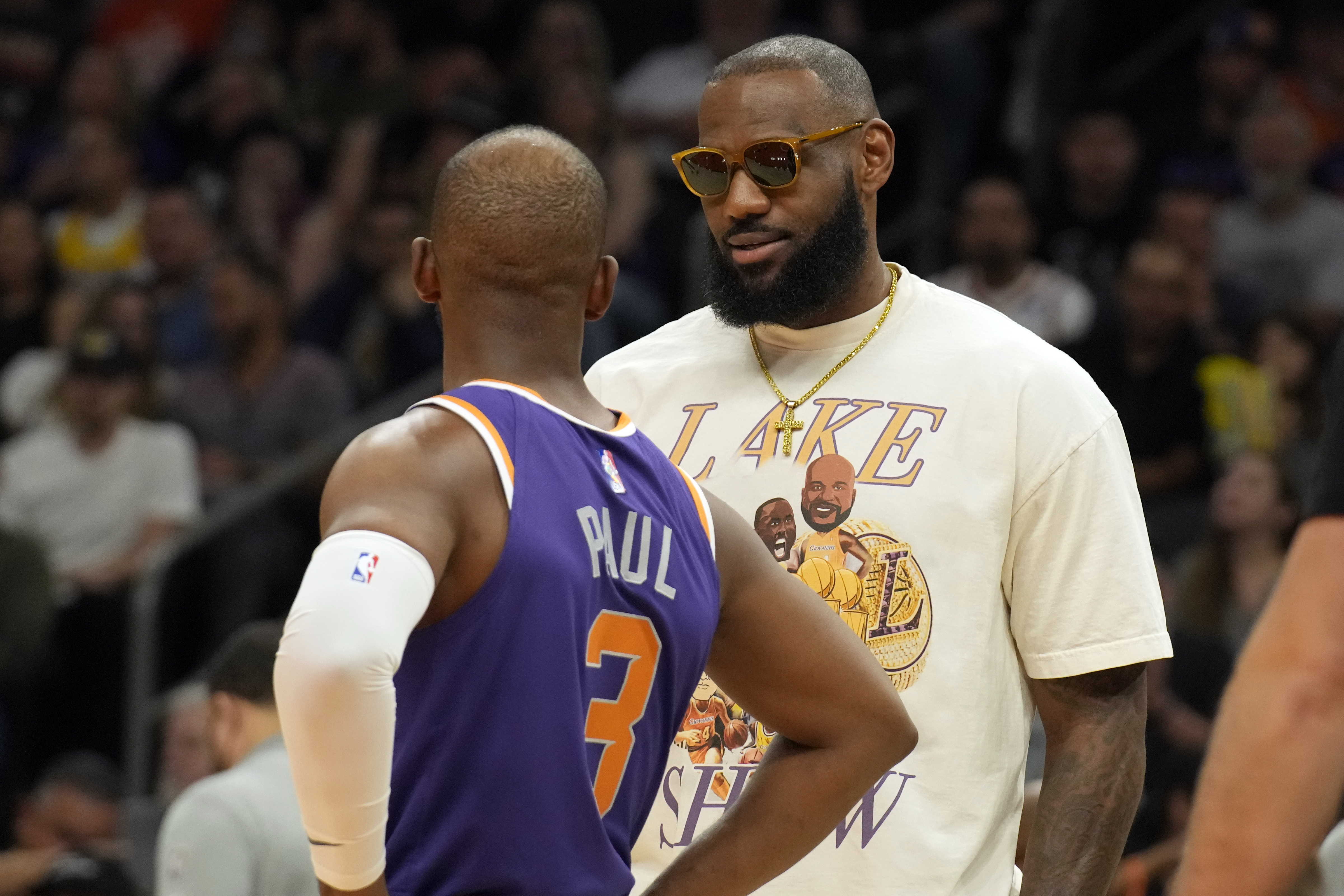 Chris Paul notches 28 points in Phoenix Suns win over the Los Angeles Lakers.  