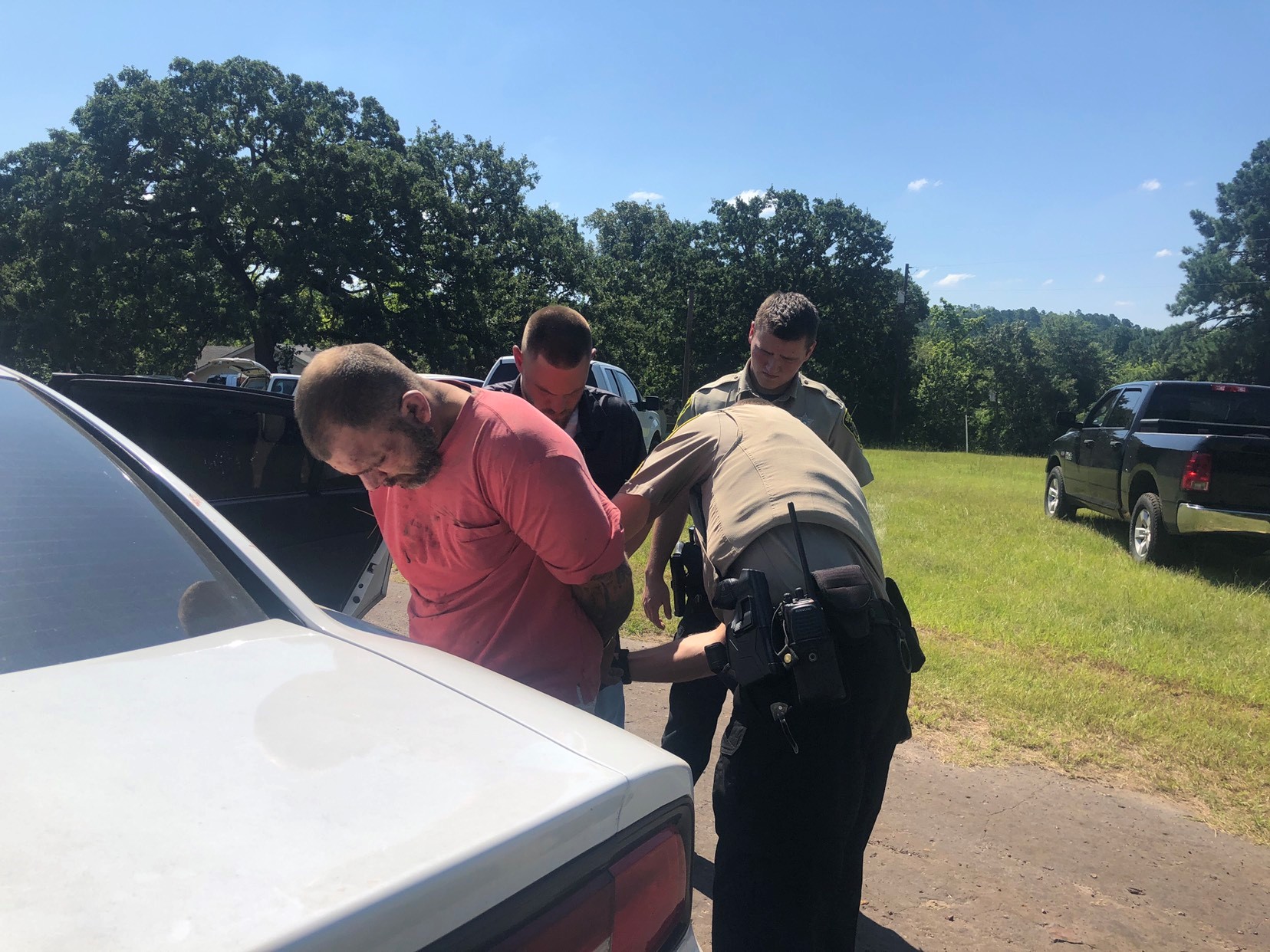 VIDEO: Suspect accused of shooting Henderson County deputy now in custody