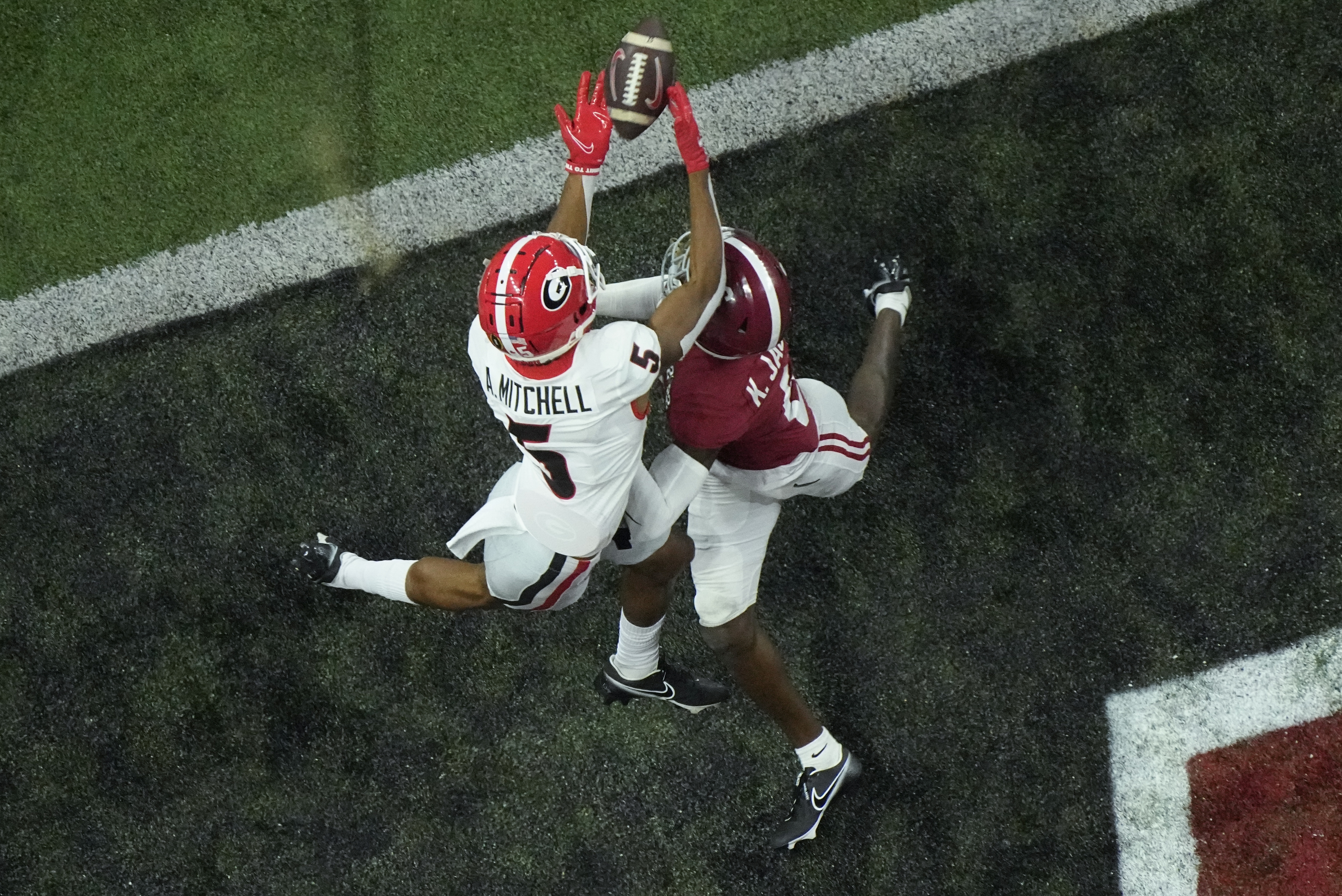 Georgia beats Alabama in CFP title game, 33-18, wins first