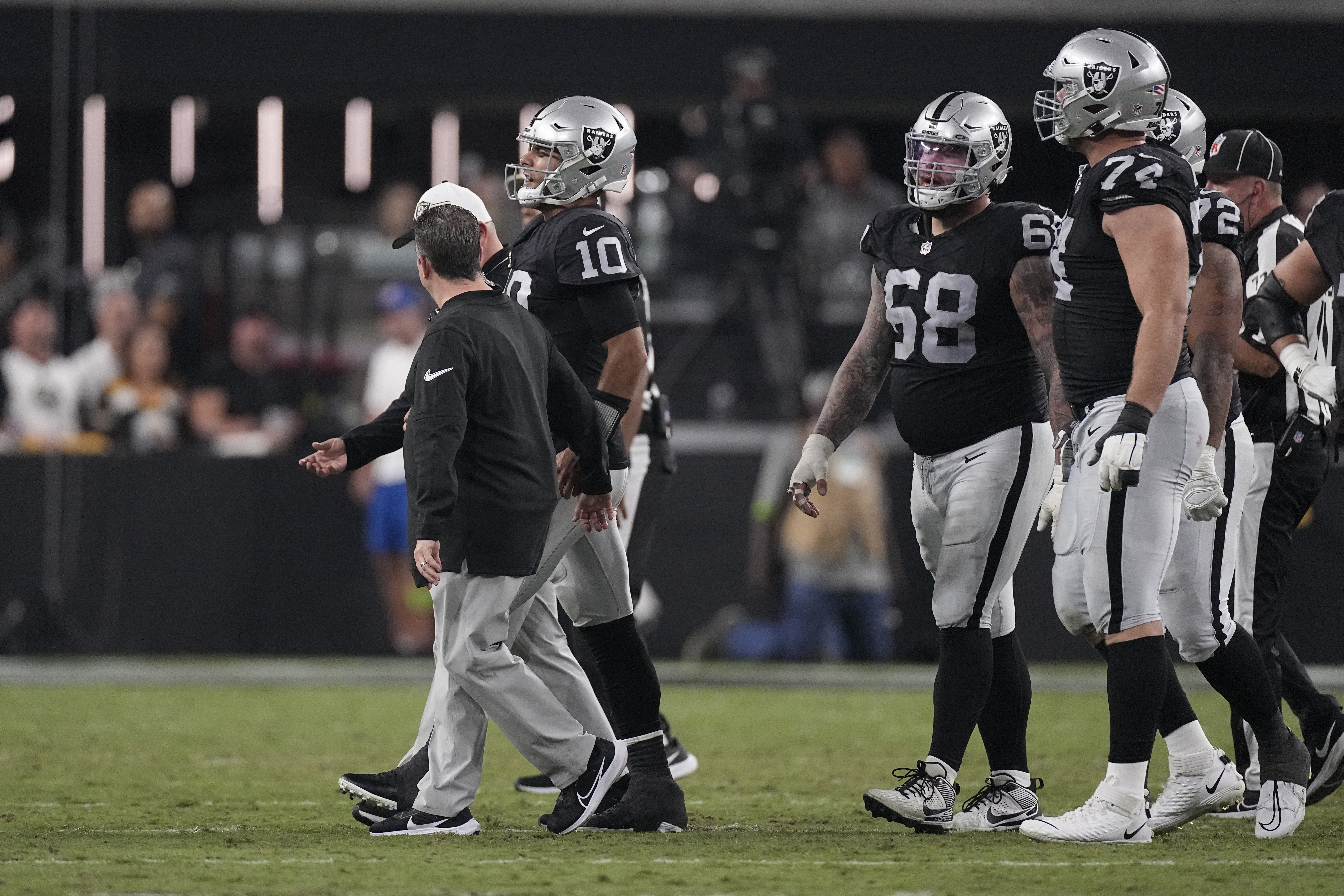 McDaniels: Raiders QB Jimmy Garoppolo in concussion protocol after loss to  Steelers