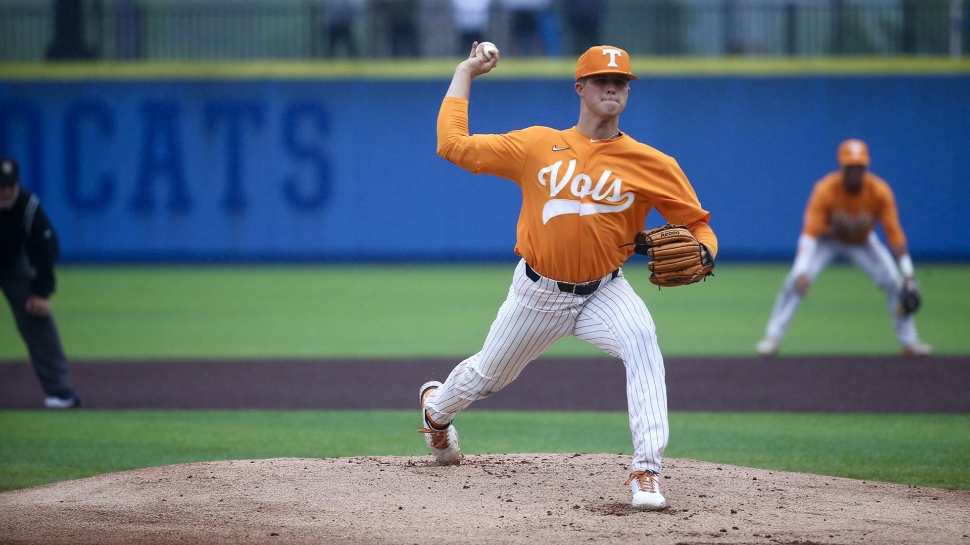 Drew Beam: Tennessee baseball pitcher who wears purple glove for