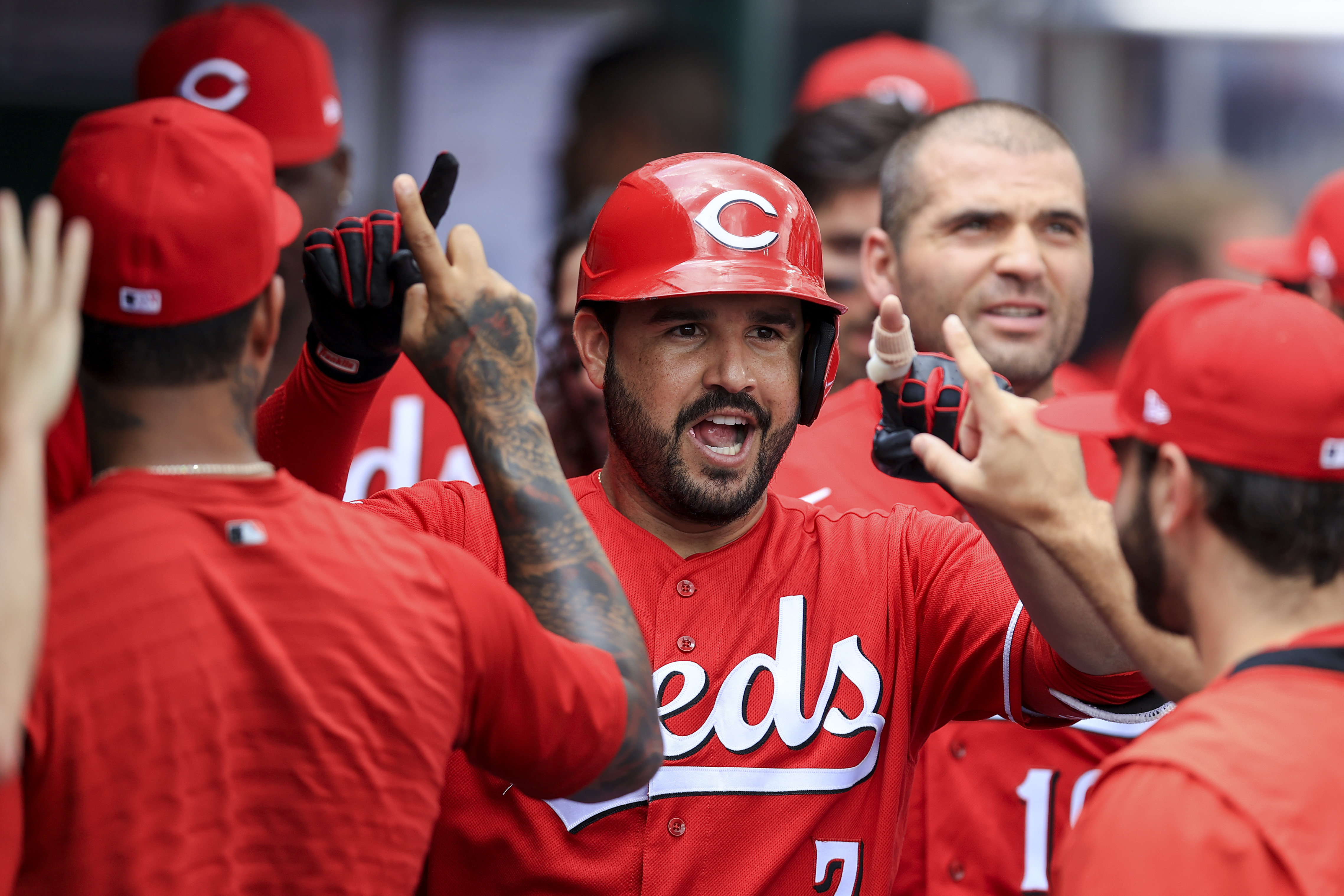 Eugenio Suarez homers early, Cincinnati Reds hold on for win over