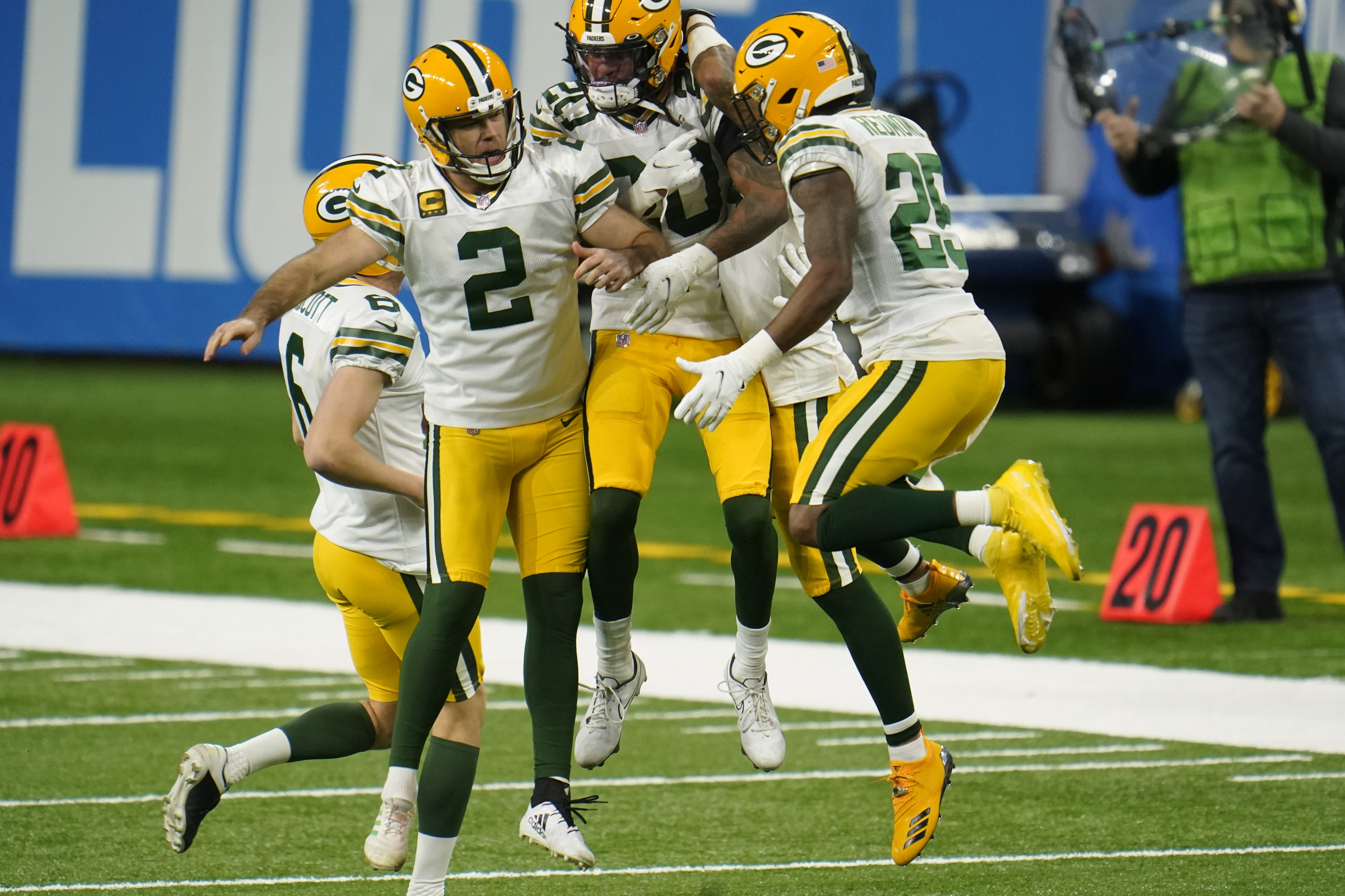 Green Bay Packers kicker Mason Crosby (2) kicks a field goal as