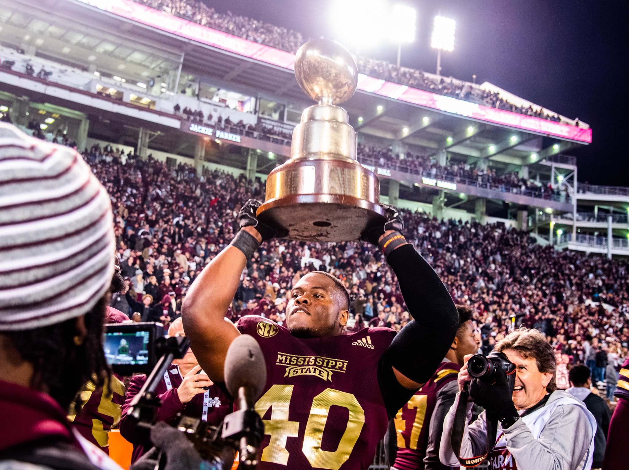 Ole Miss loses Egg Bowl to Mississippi State on missed Pee-AT