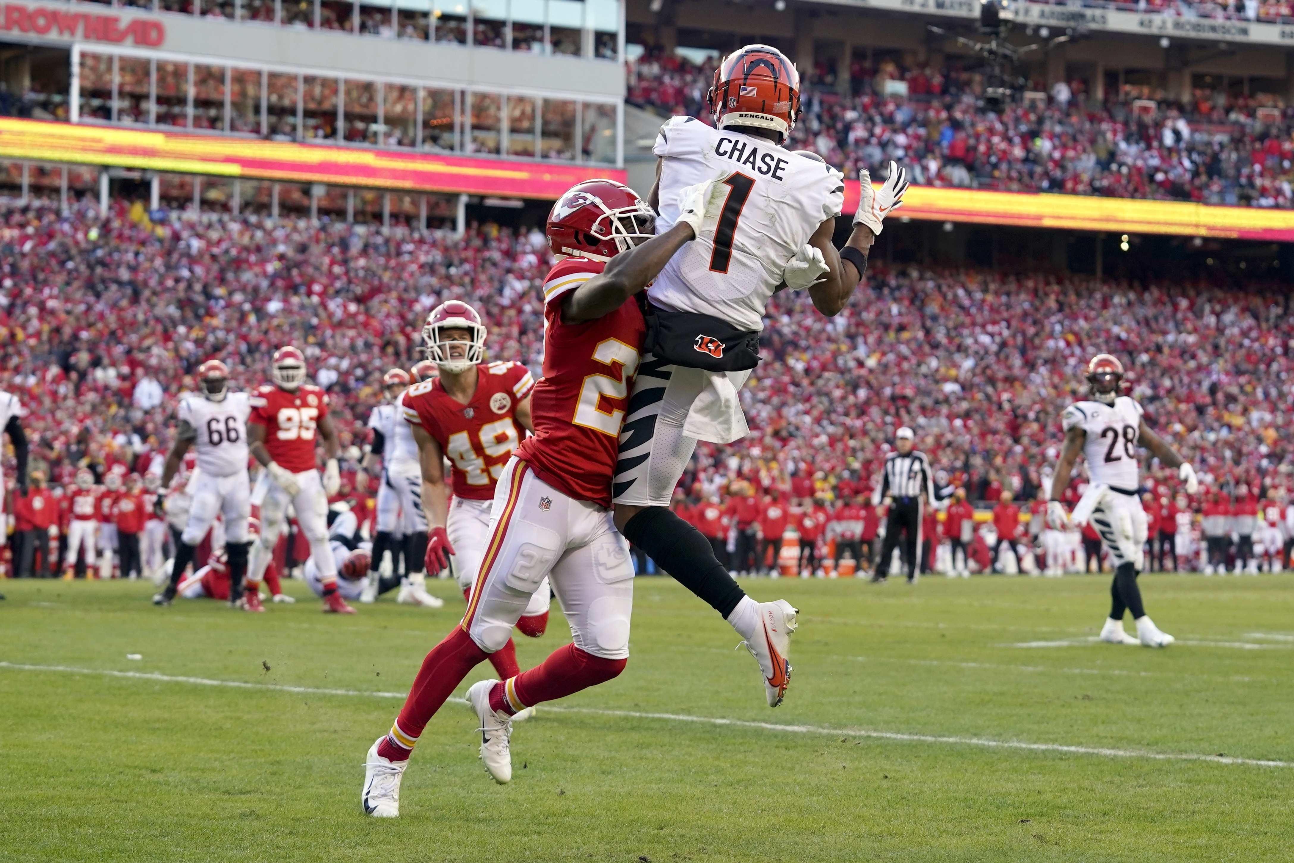 Young, hungry Bengals off to Kansas City to face grizzled Chiefs