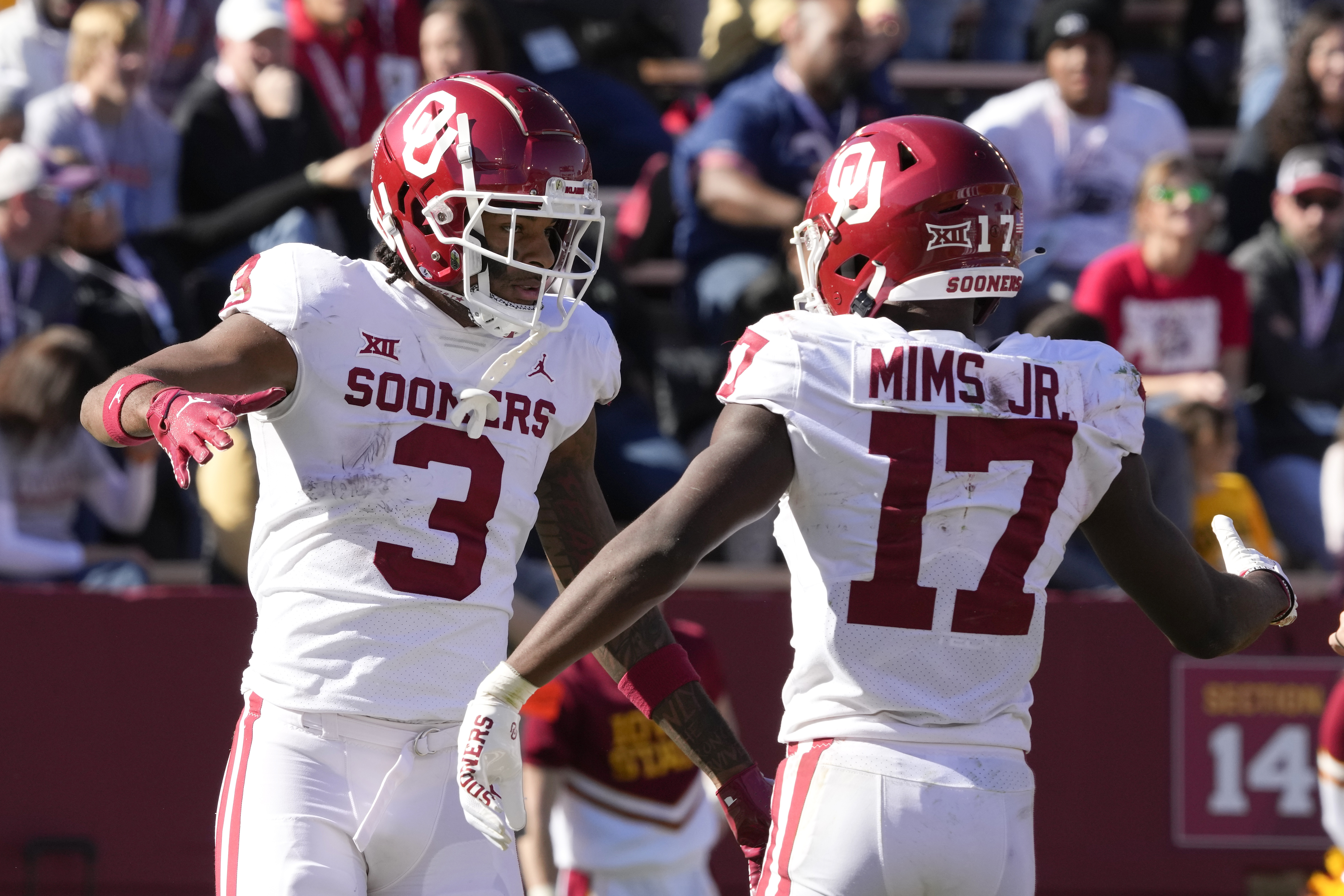 Oklahoma uses trickery, defense to beat Iowa State, 27-13