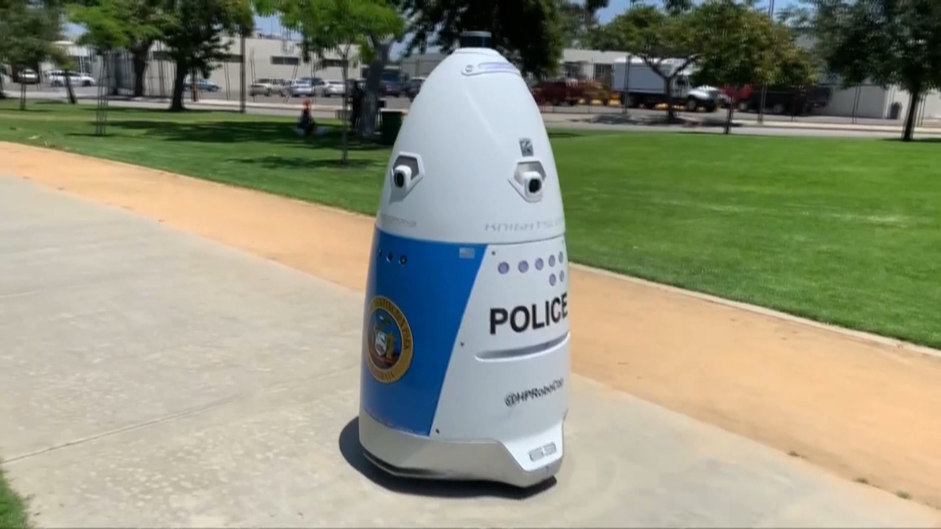 Robot on patrol at Stanford Shopping Center – Santa Cruz Sentinel