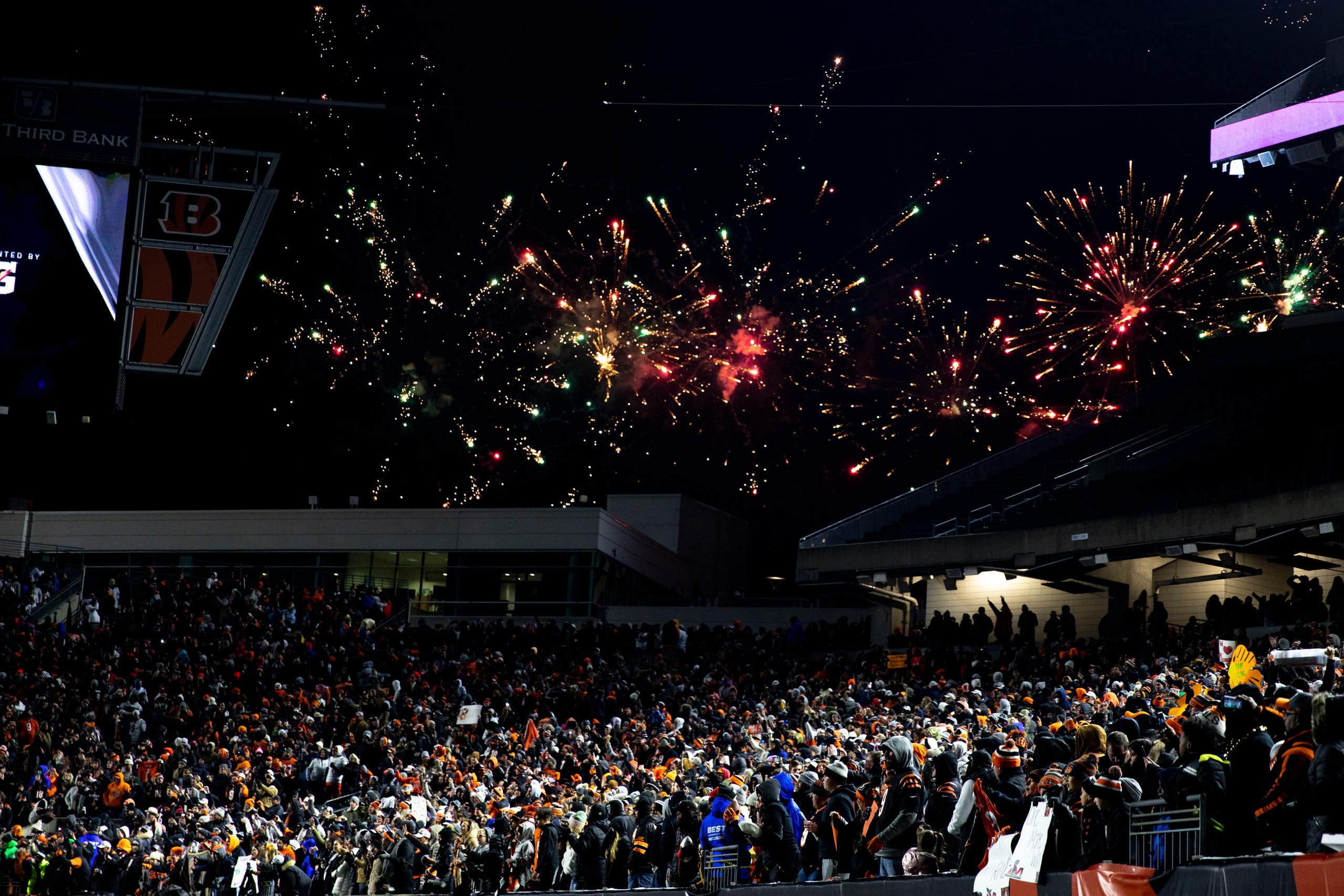 Super Bowl LVI: Cincinnati Bengals draw 30,000 fans for pep rally at Paul  Brown Stadium