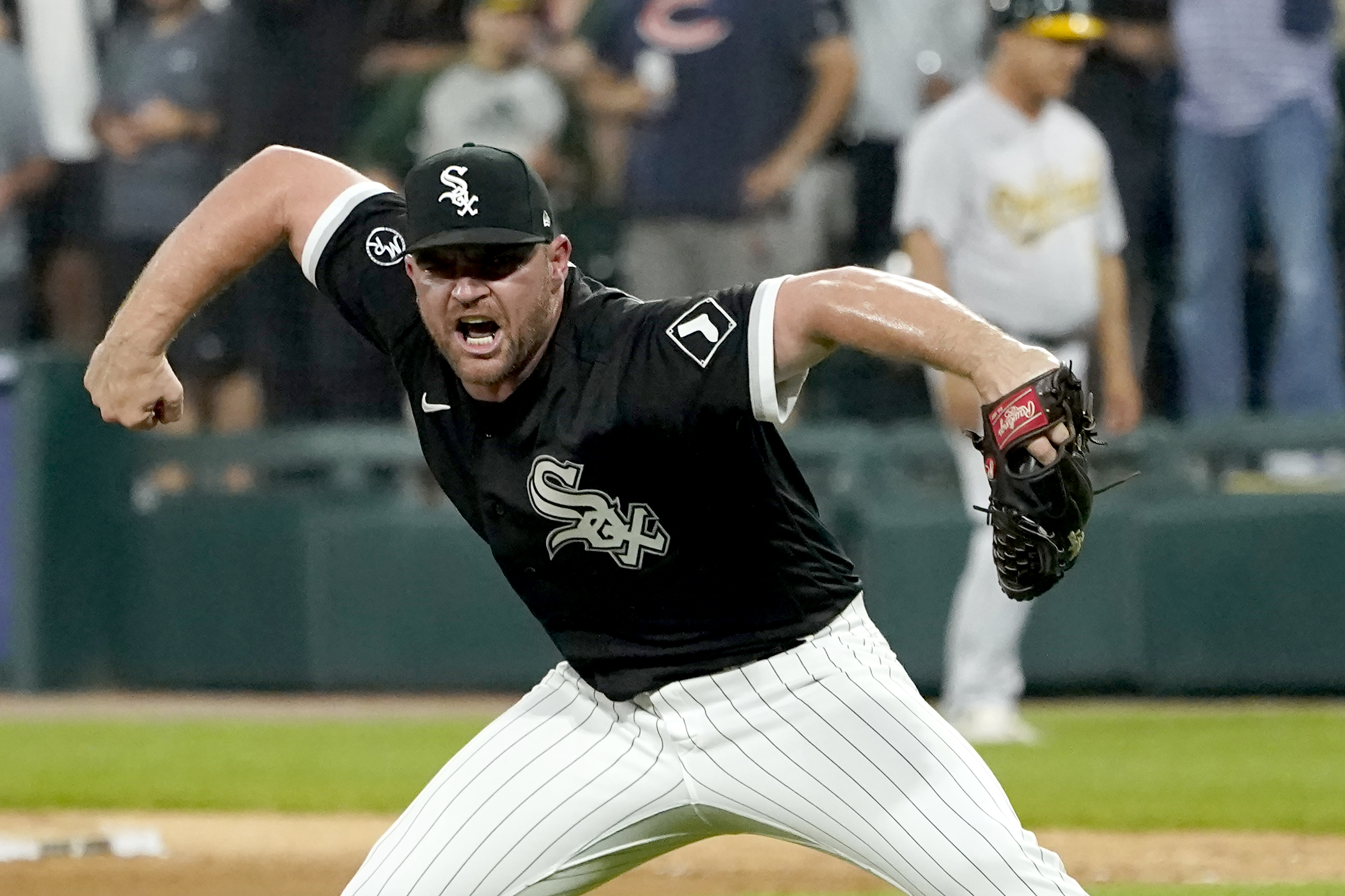 White Sox' Liam Hendriks announces he's starting last round of chemo -  Chicago Sun-Times