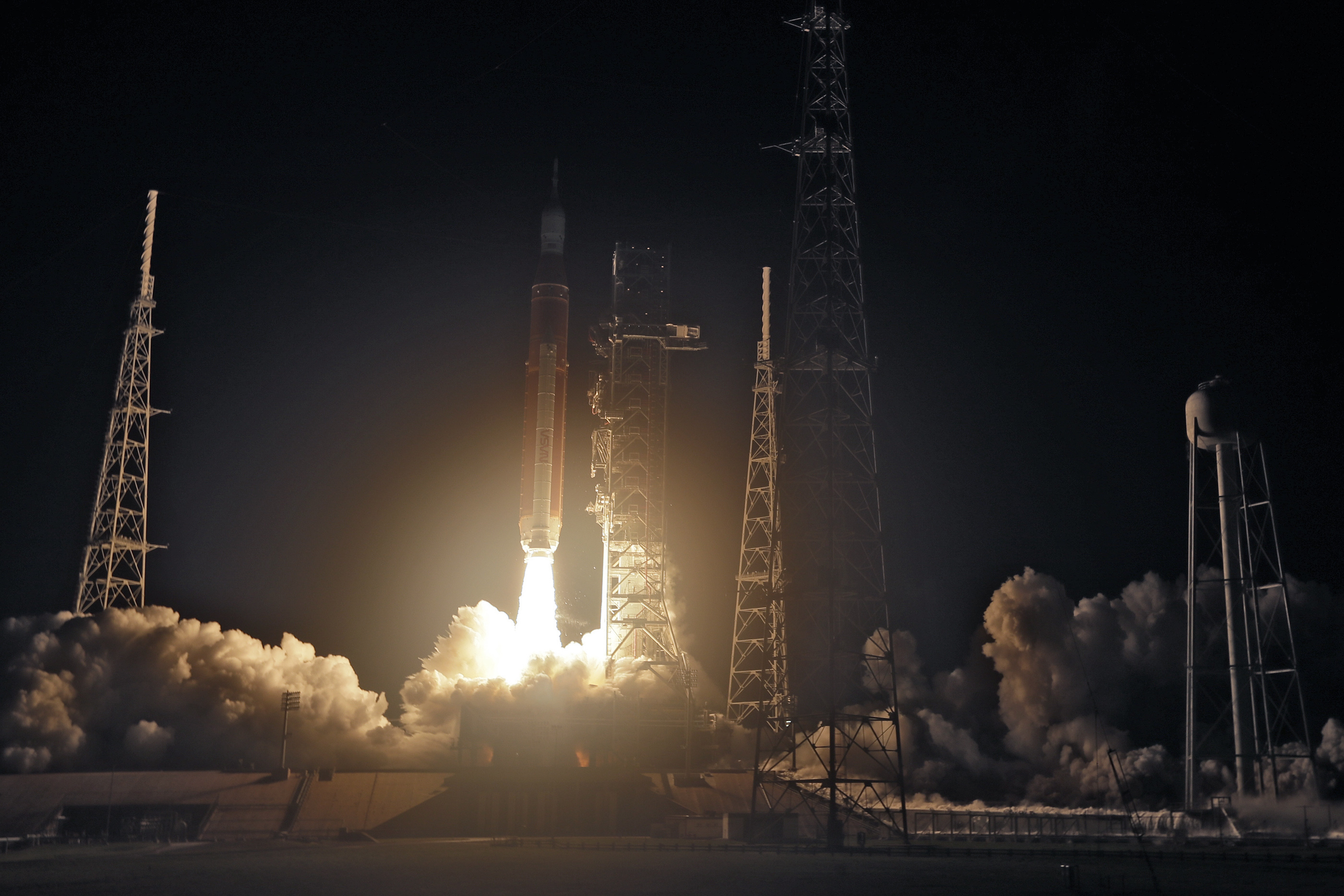 NASA's mightiest moon rocket lifts off 50 years after Apollo
