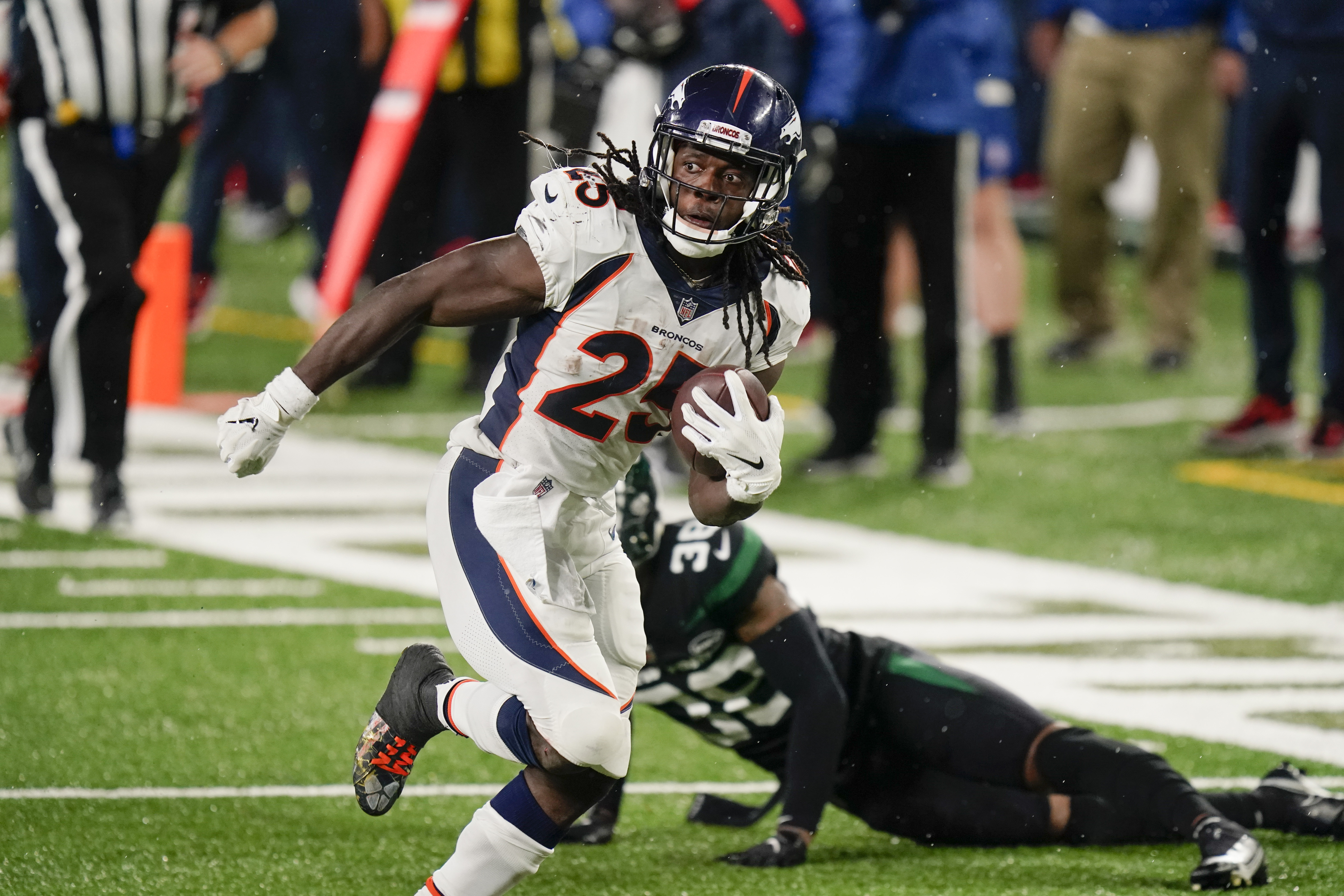 WATCH: Broncos' Melvin Gordon III dives for touchdown against Browns – The  Denver Post