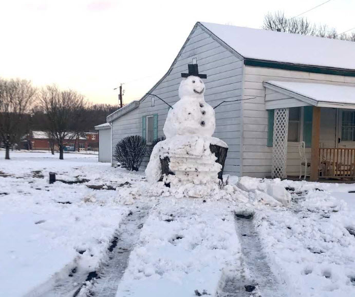 Snow Man - ikd KY driver tries to destroy snowman built on tree stump - YouTube