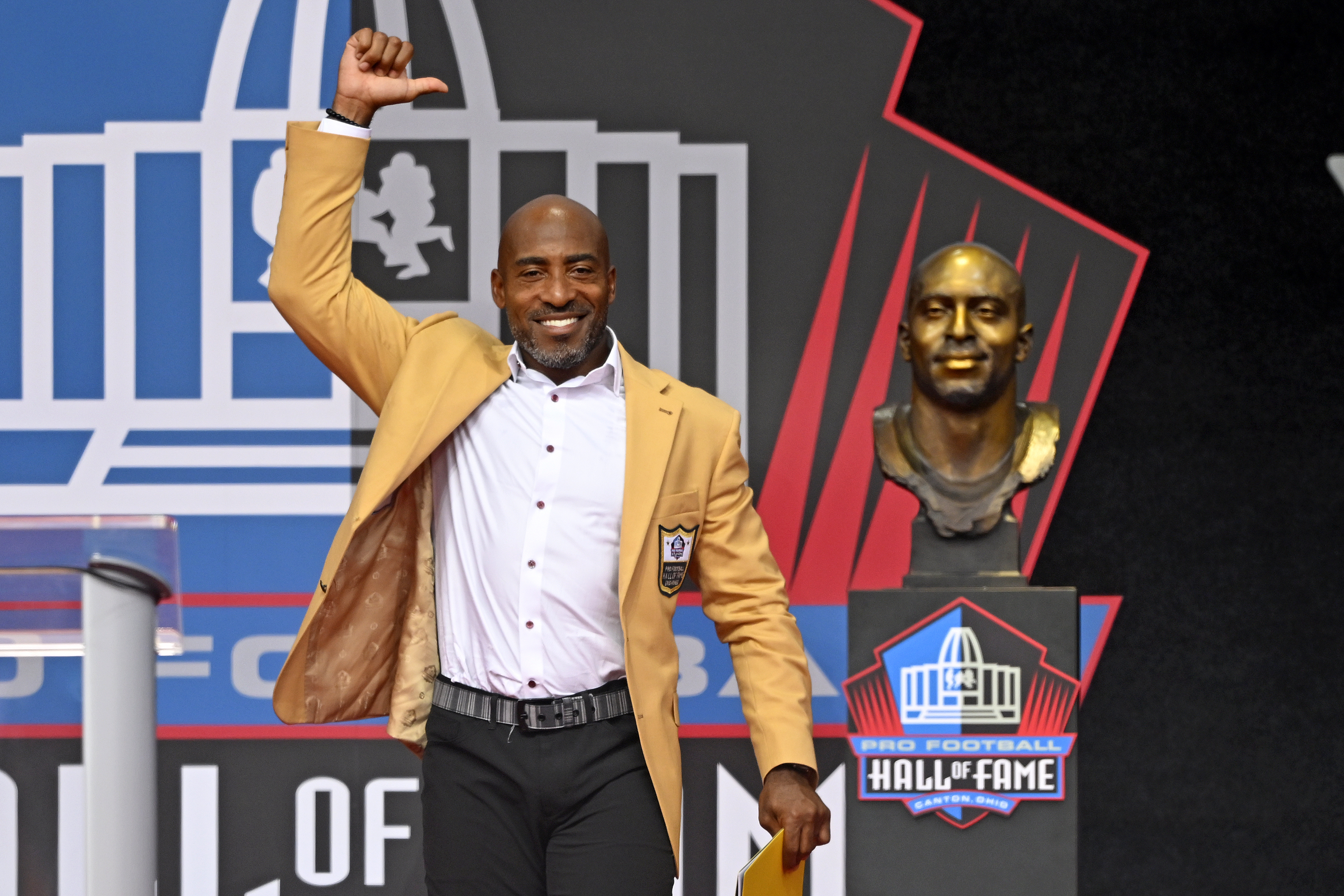 Tiki Barber will be by his twin Ronde's side in Canton