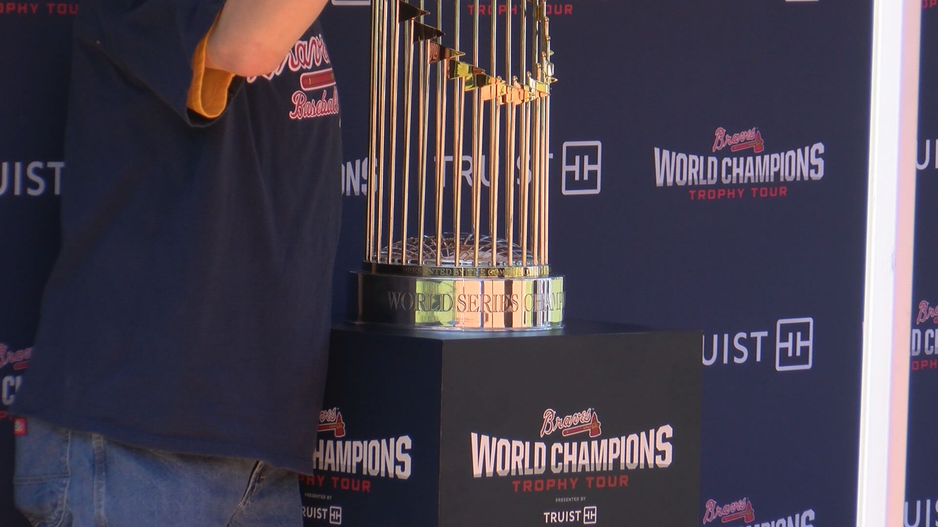 Cubs Trophy Tour Stops In Glencoe