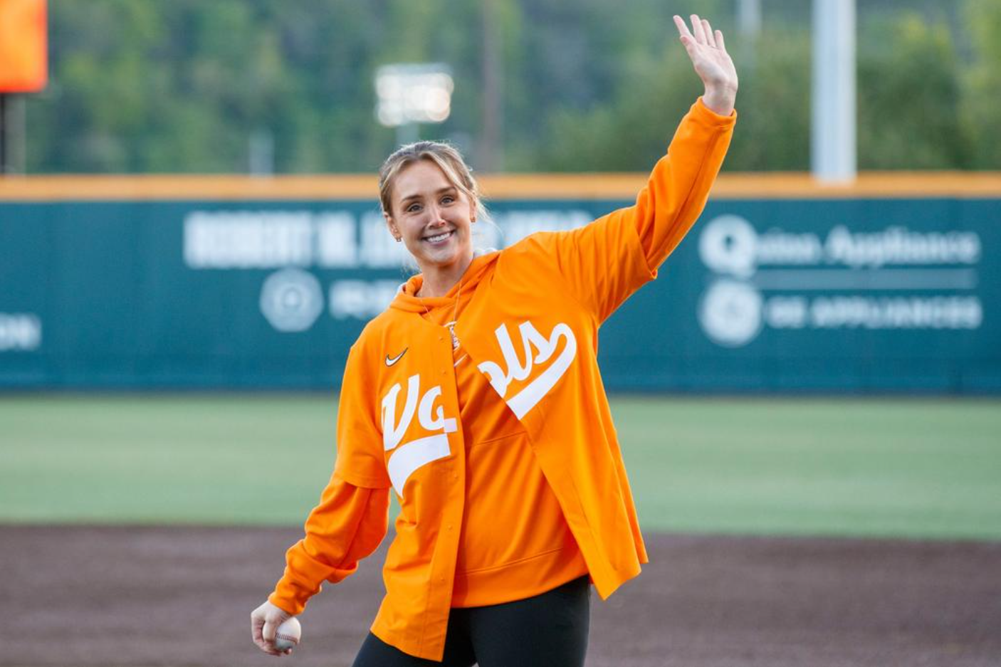 Lady Vols head coach Kim Caldwell announces pregnancy