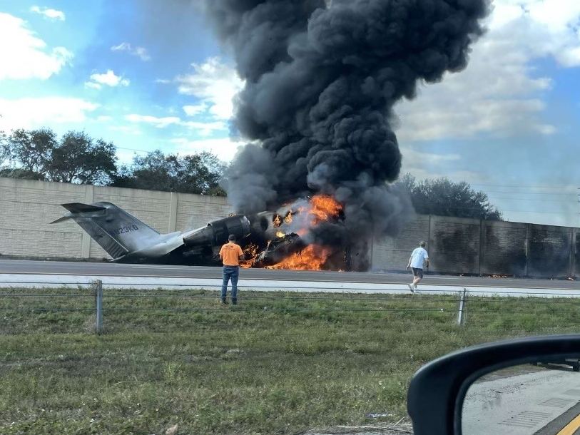 Two dead after plane that left Ohio crashes along Florida highway