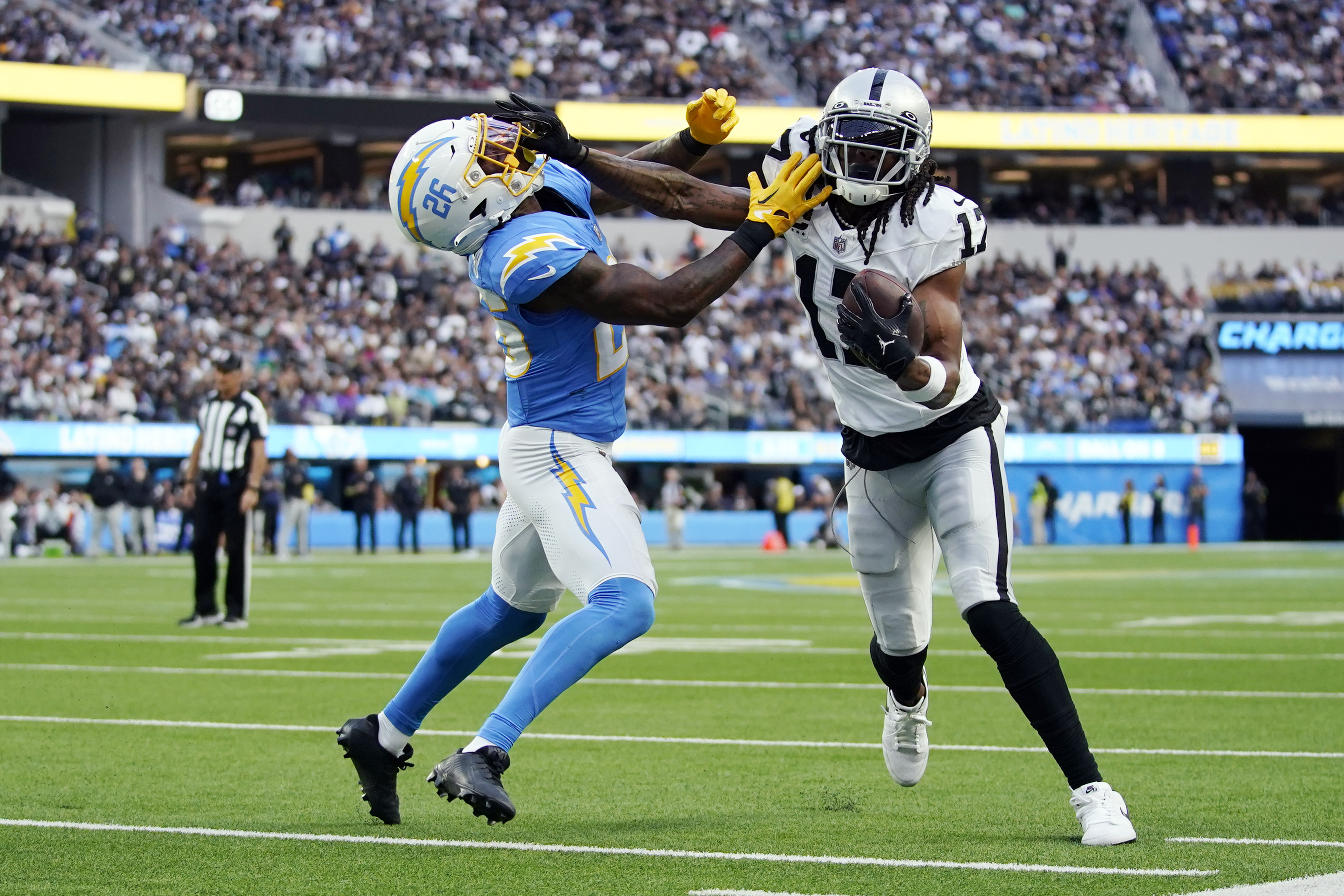 Jimmy Garoppolo working on chemistry with Raiders' receivers with Meyers in  concussion protocol