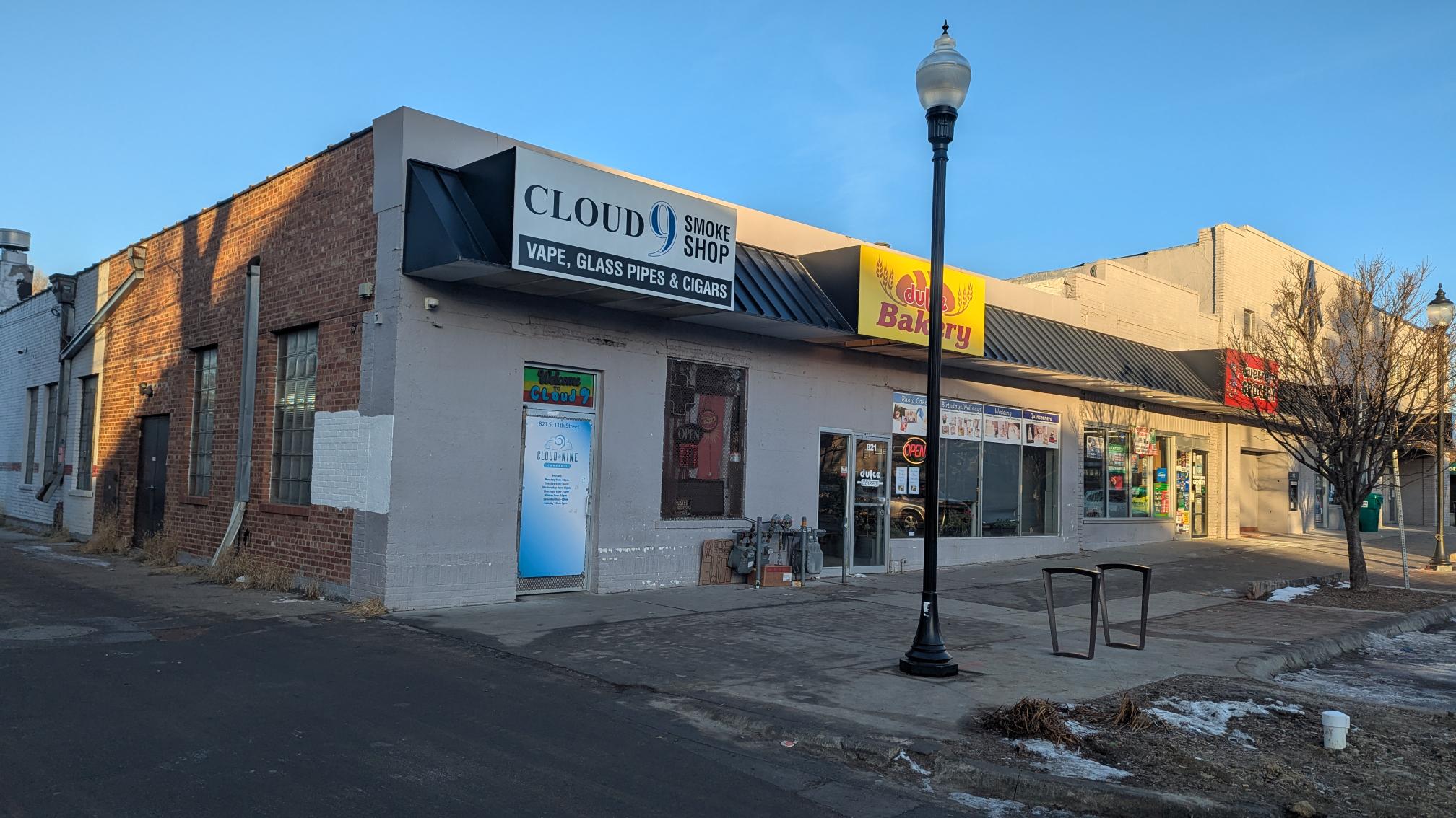 Burglars target Lincoln vape shop overnight, police say