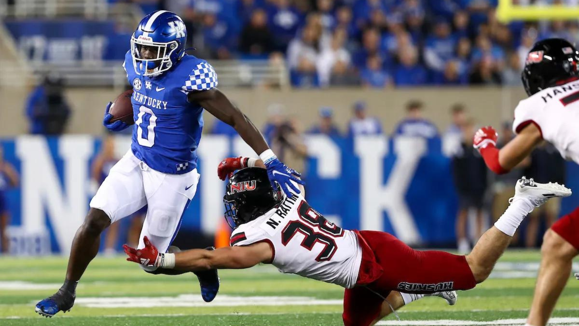 Kentucky gashes North Carolina State for 281 yards rushing in