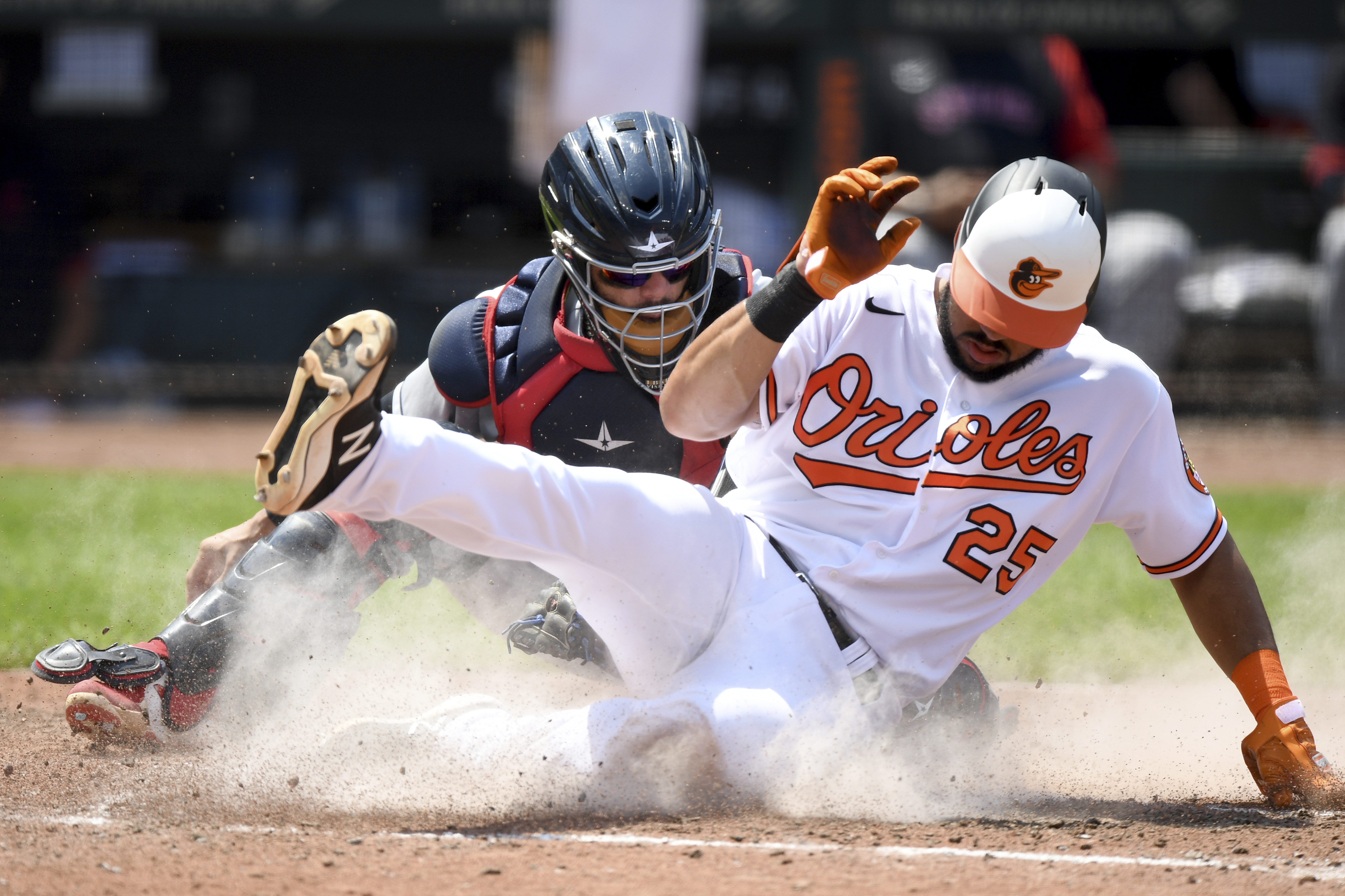 Santander hits 2 of Orioles' 6 homers as Baltimore routs Minnesota