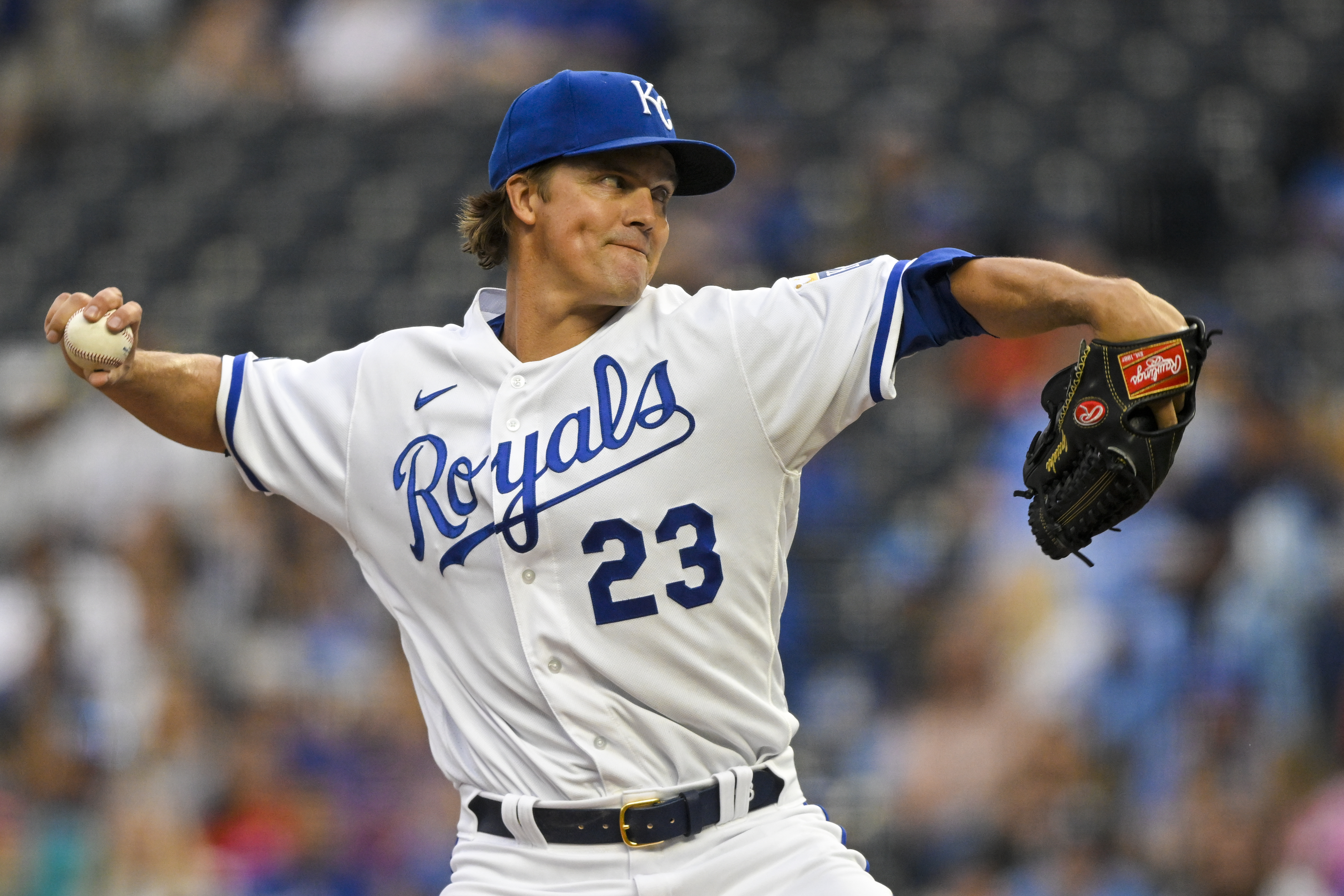 CHICAGO - MAY 6: Zack Greinke #23 of the Kansas City Royals