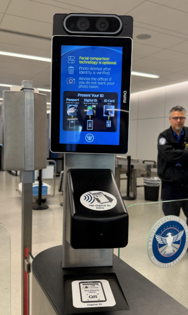 ご確認用　charlotte パネル　4/25 Self-service TSA ID checks underway at Charlotte airport