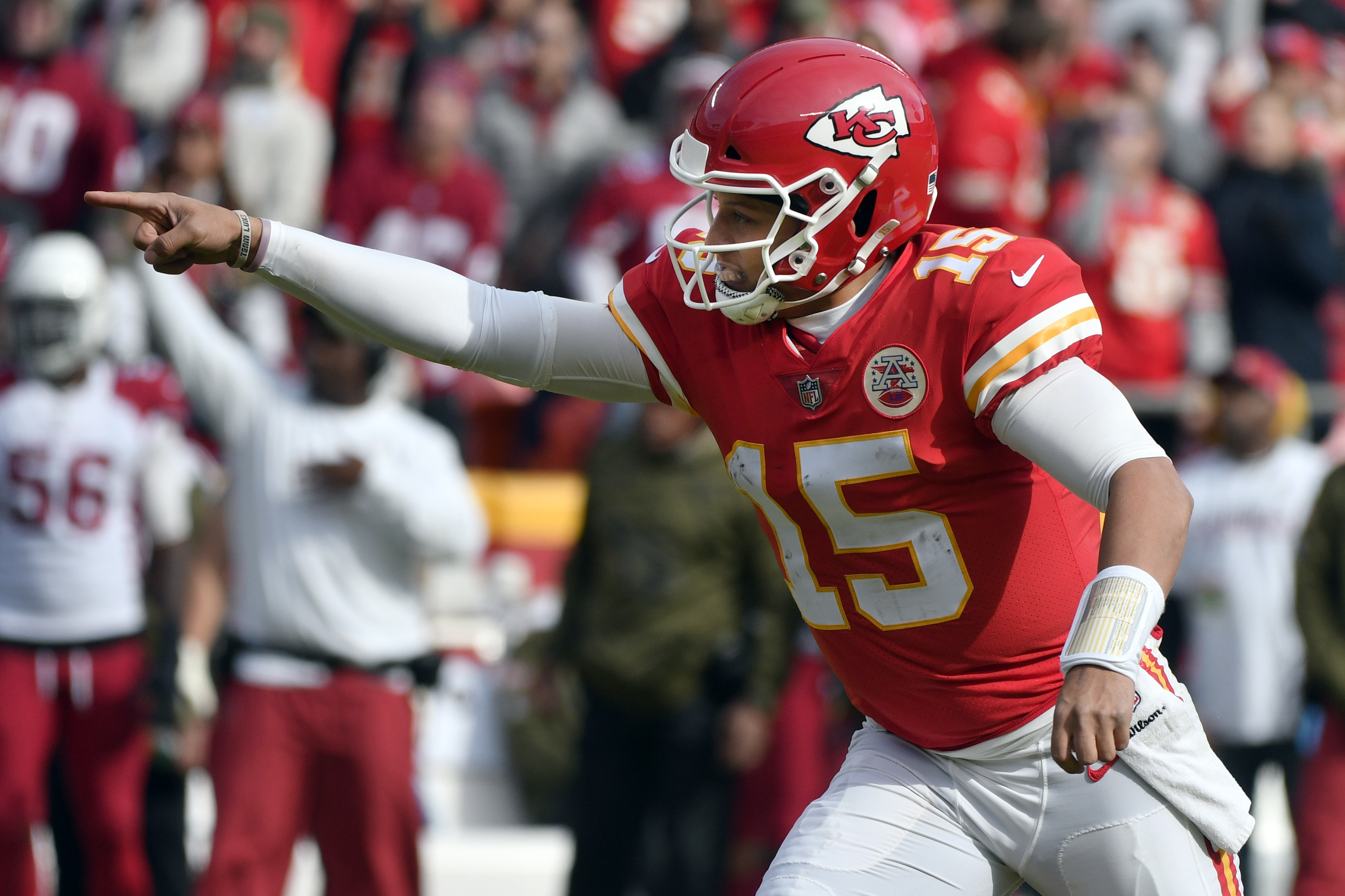 Mahomes throws 2 TD passes as Chiefs beat Cardinals 26-14