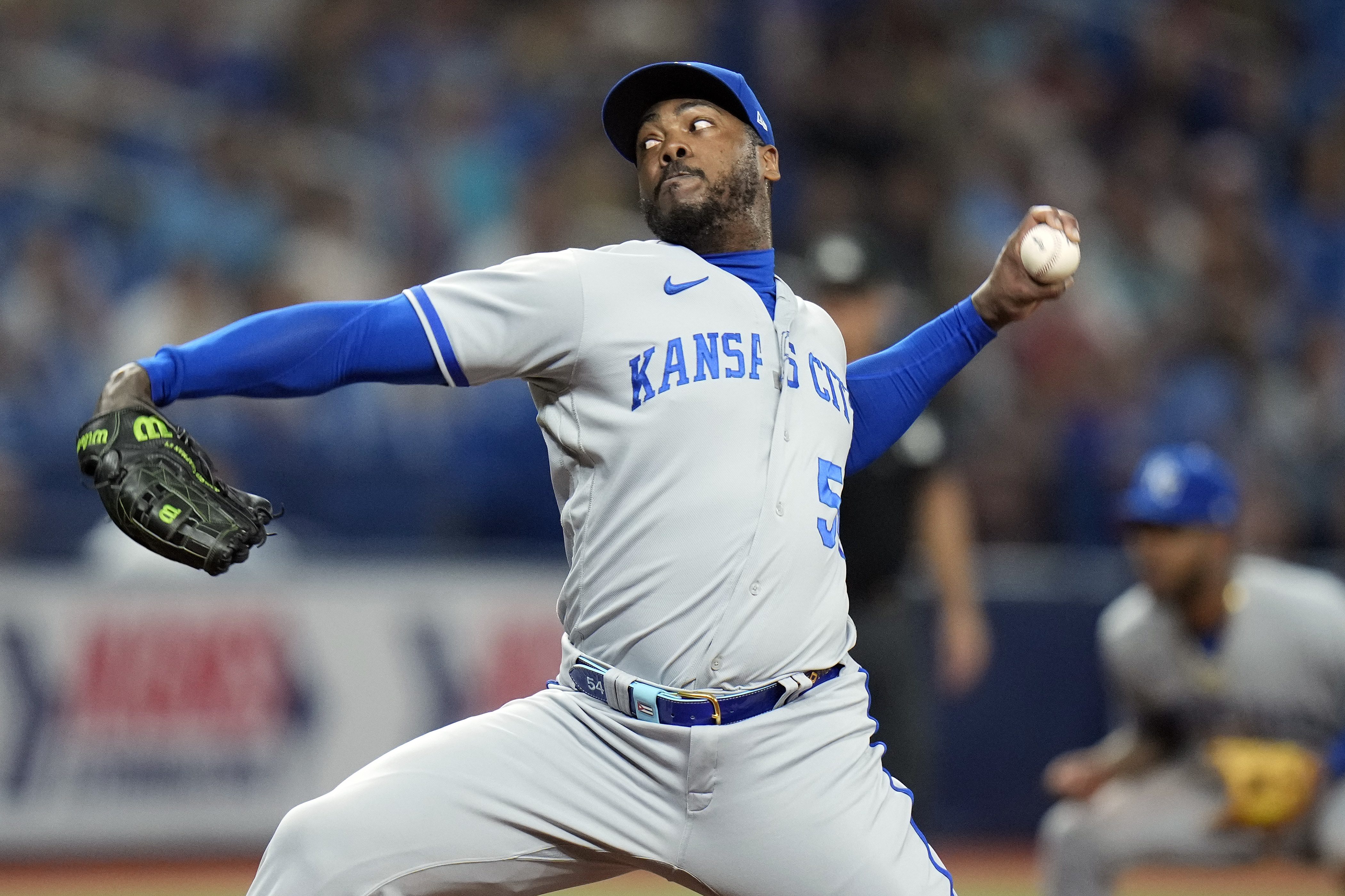 AL West-leading Rangers acquire once-dominant closer Aroldis Chapman in a  trade with the Royals