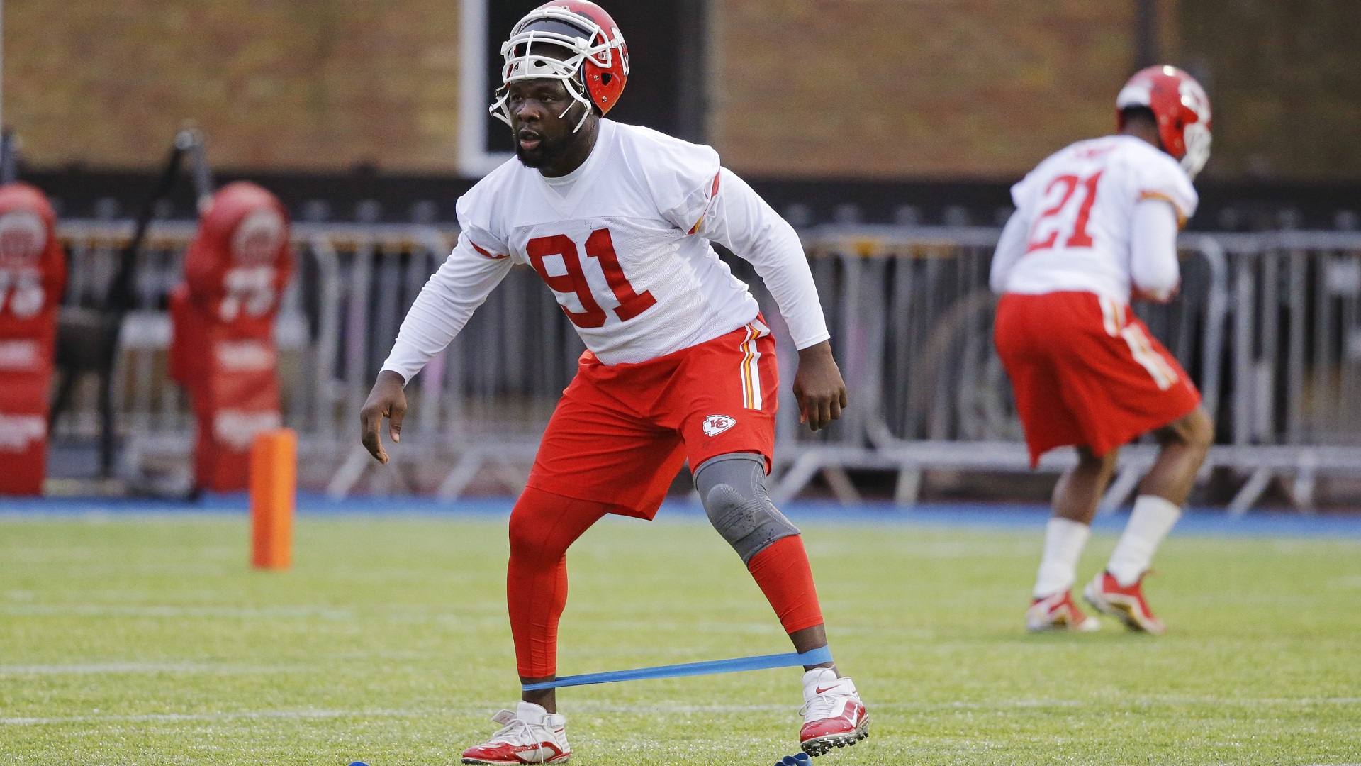 Former Chiefs pass rusher Tamba Hali to sign one-day contract to